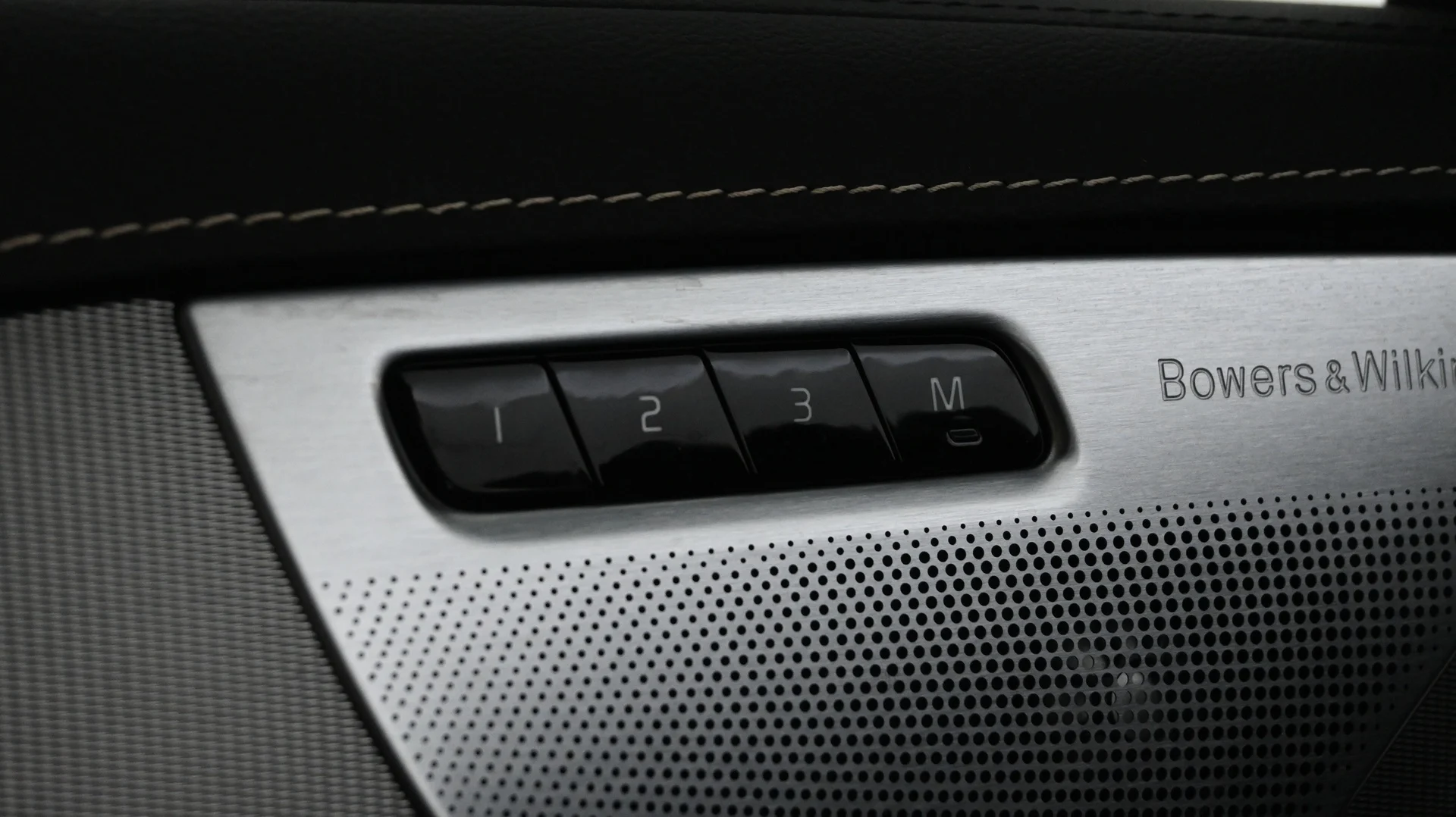 Car Image - 1UOdxTNotaofxFc6s8C5pN