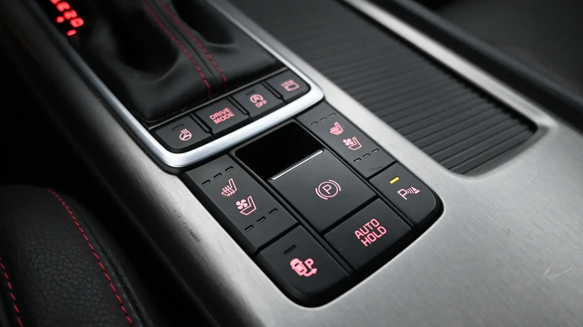 Car Image - 5QWnCAGh1peihwVSO5Cexq