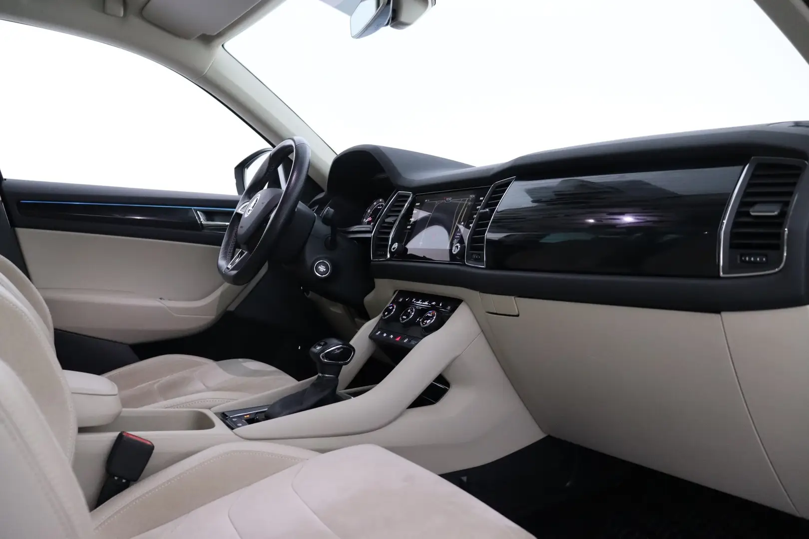 Car Image - Z7FpyXGeUV6y11VpFbhqC