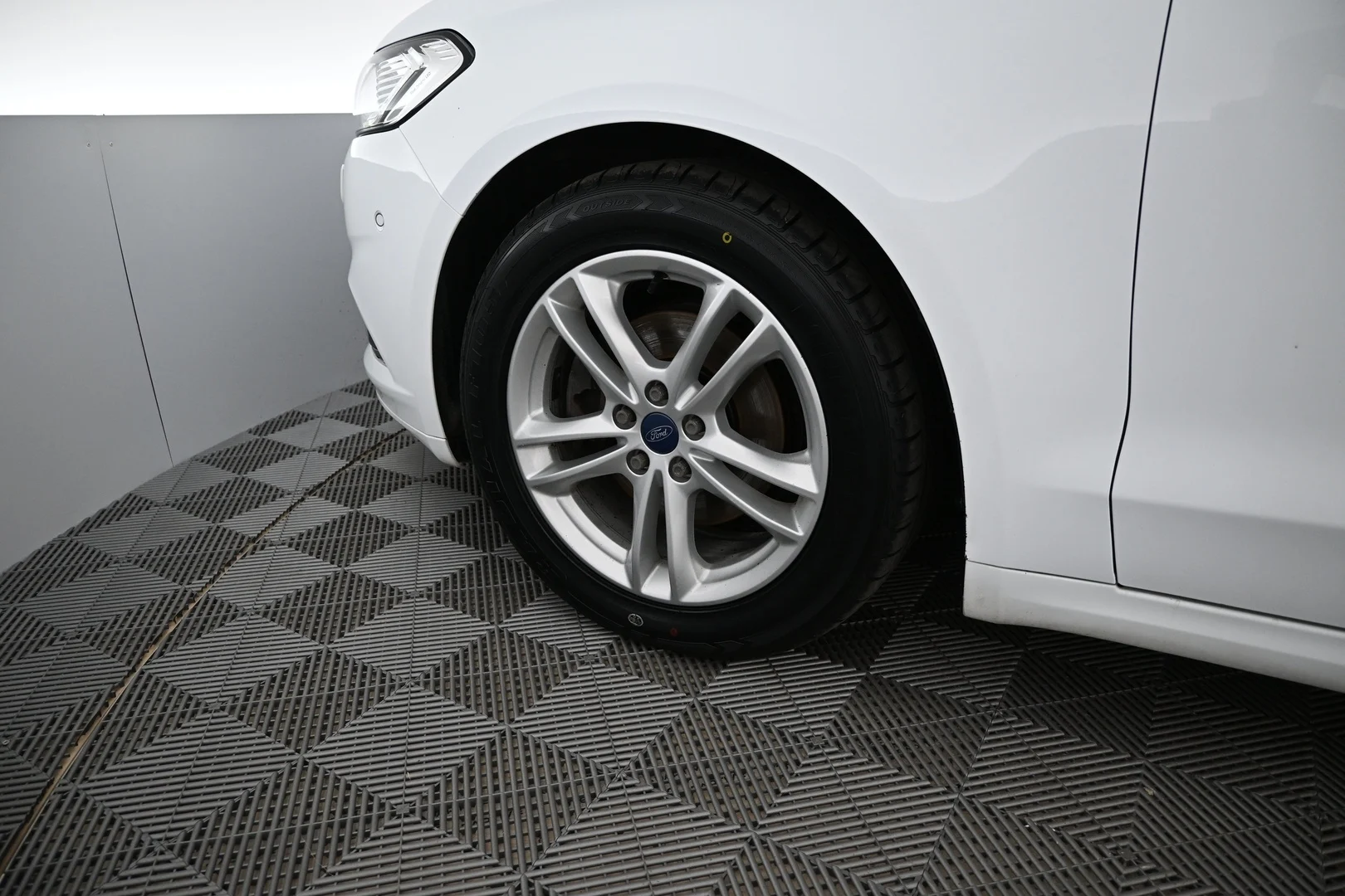 Car Image - 5UVAUqT11FlILuc0FyBgv0