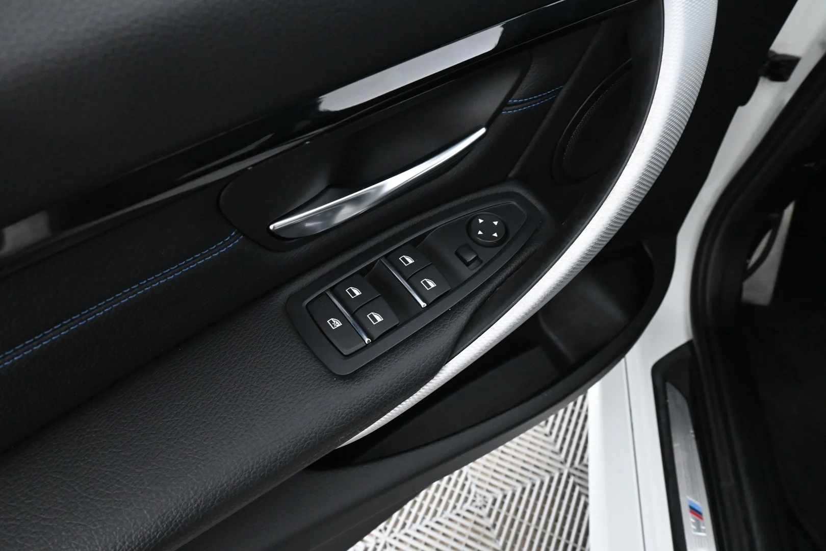Car Image - 5ToAsSmFsIOakFL44jKu3h