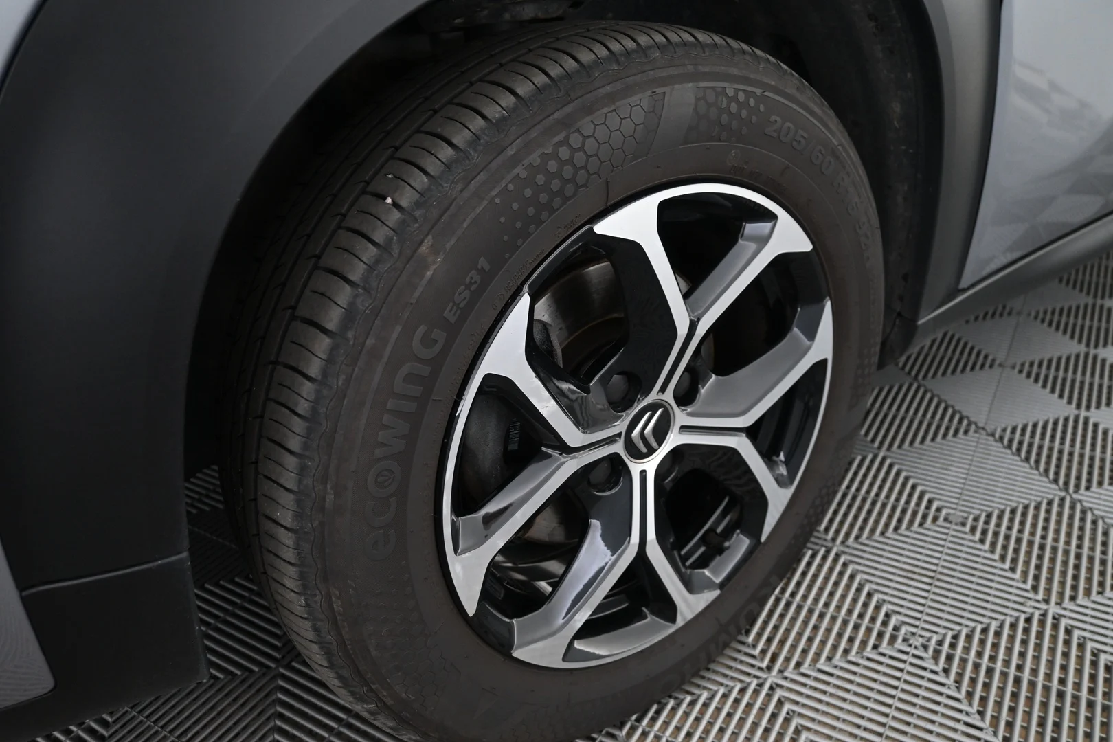Car Image - 1VHpkU5oBKlw3xGPzK484f