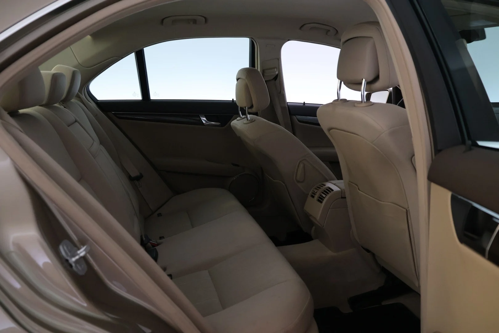Car Image - 7zjQ7kQLMRtzqLKSXGvoUG