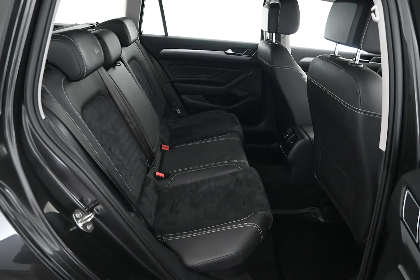 Car Image - 1ZNh13vWHw4ynySeKraMKp