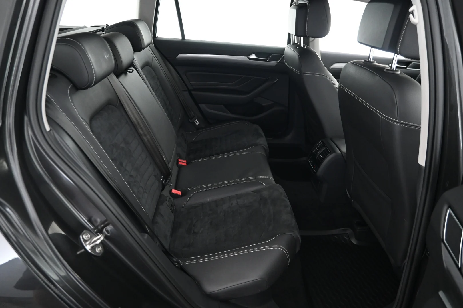 Car Image - 1ZNh13vWHw4ynySeKraMKp