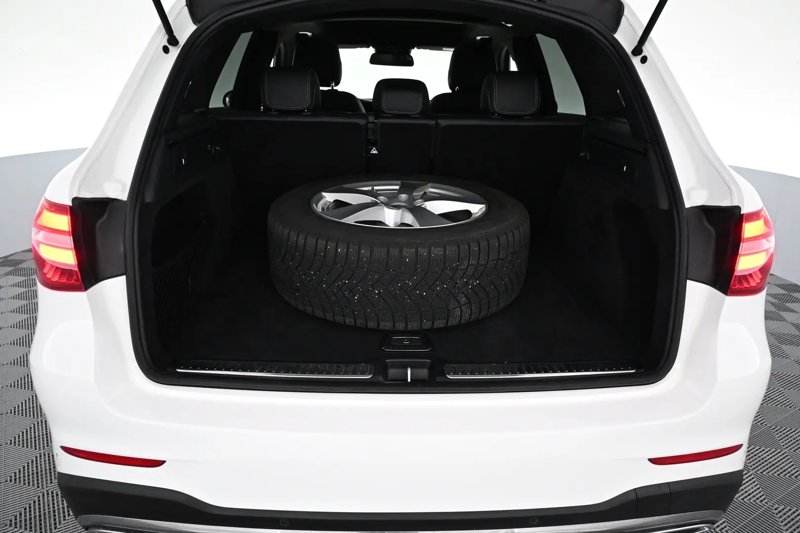 Car Image - 3wmISW7nQ3JaingS0z8Kz6