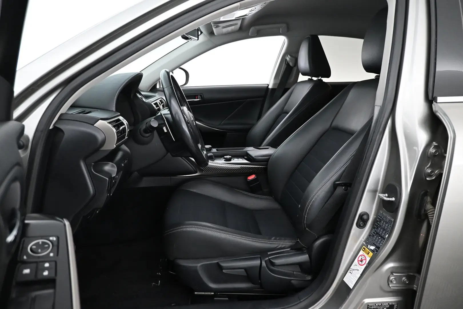 Car Image - 4lfQB3mO3gS1PAb1aFEYYR