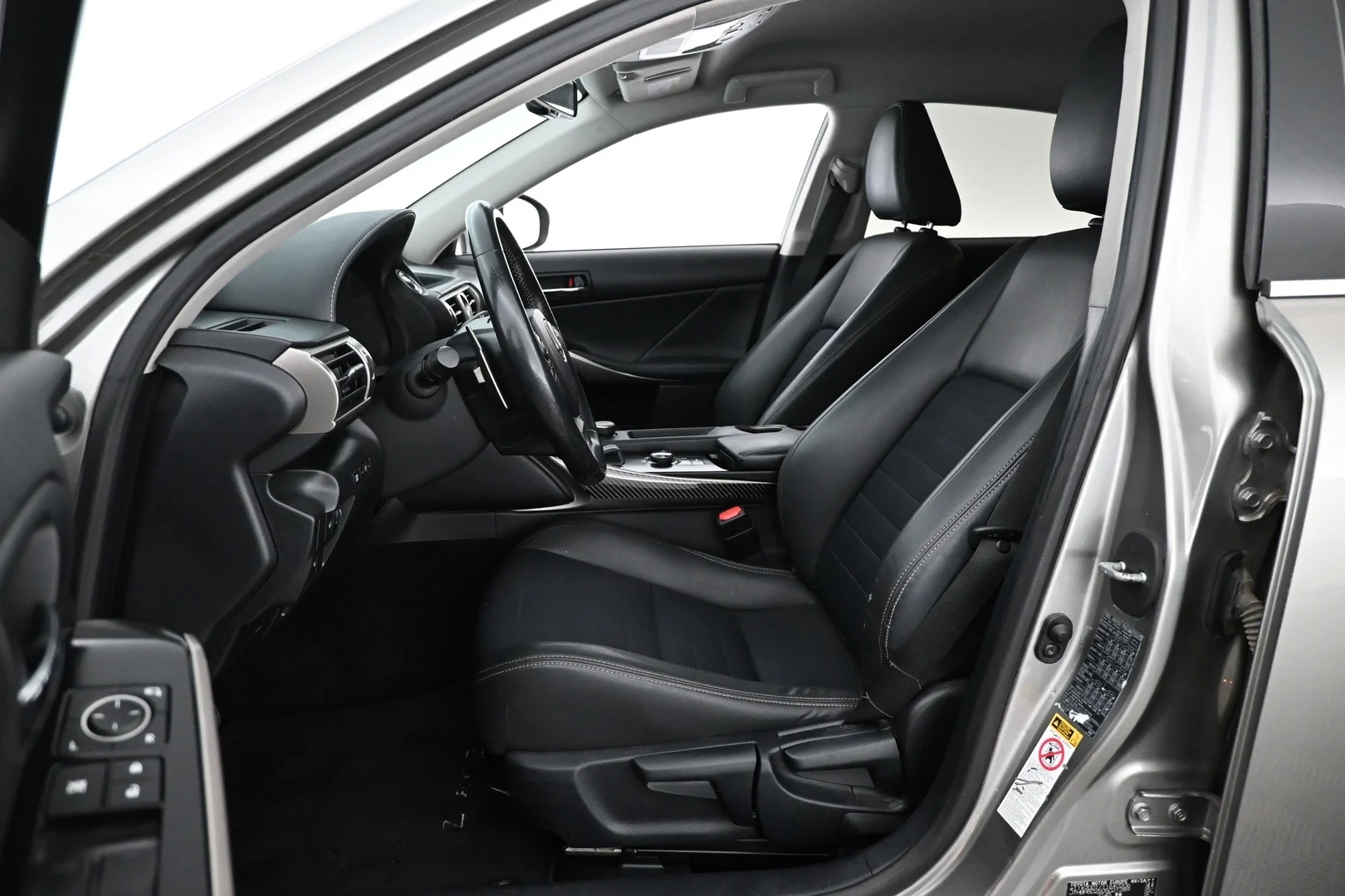 Car Image - 4lfQB3mO3gS1PAb1aFEYYR