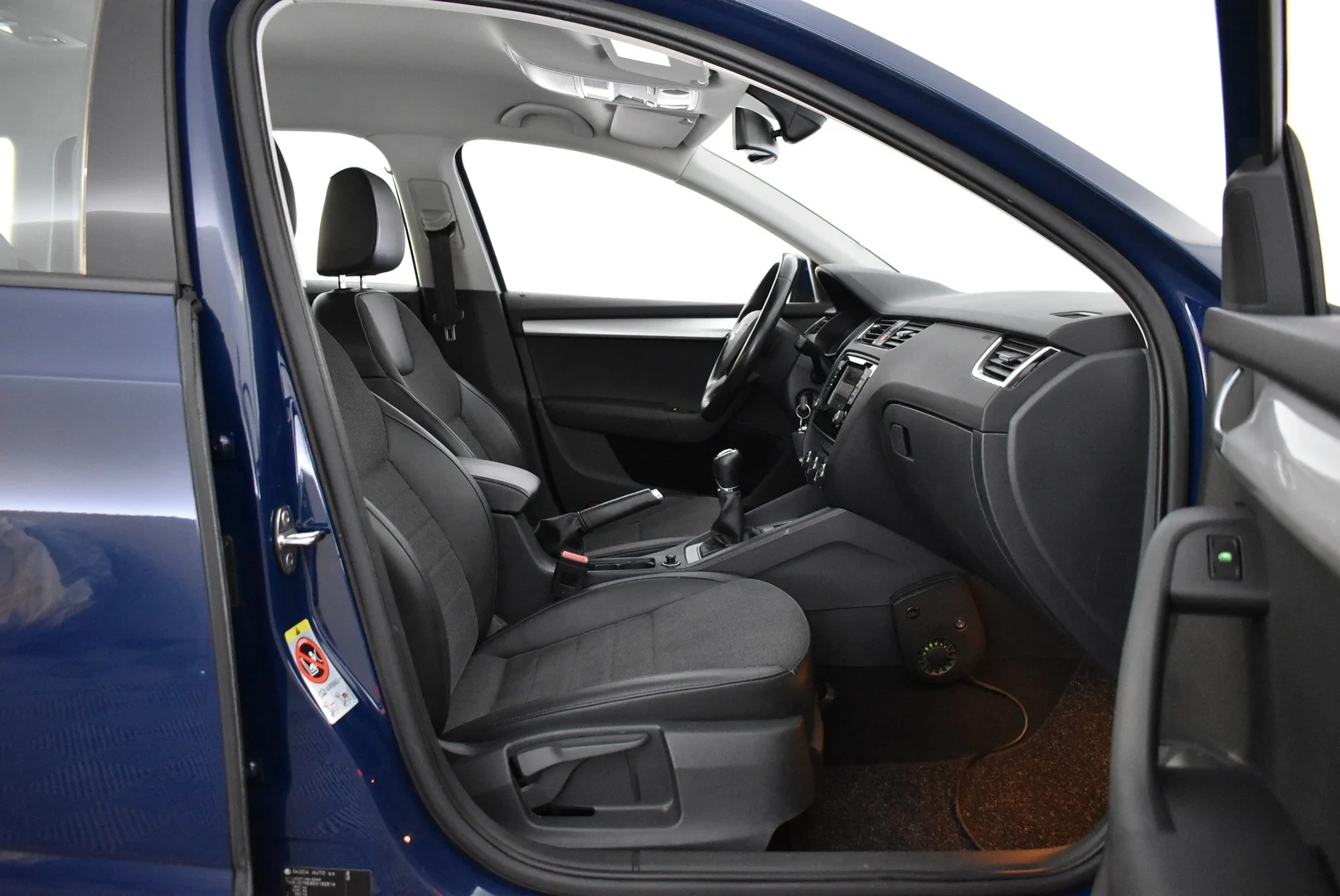 Car Image - 2ev18Zb02CMD920PFdtHk8