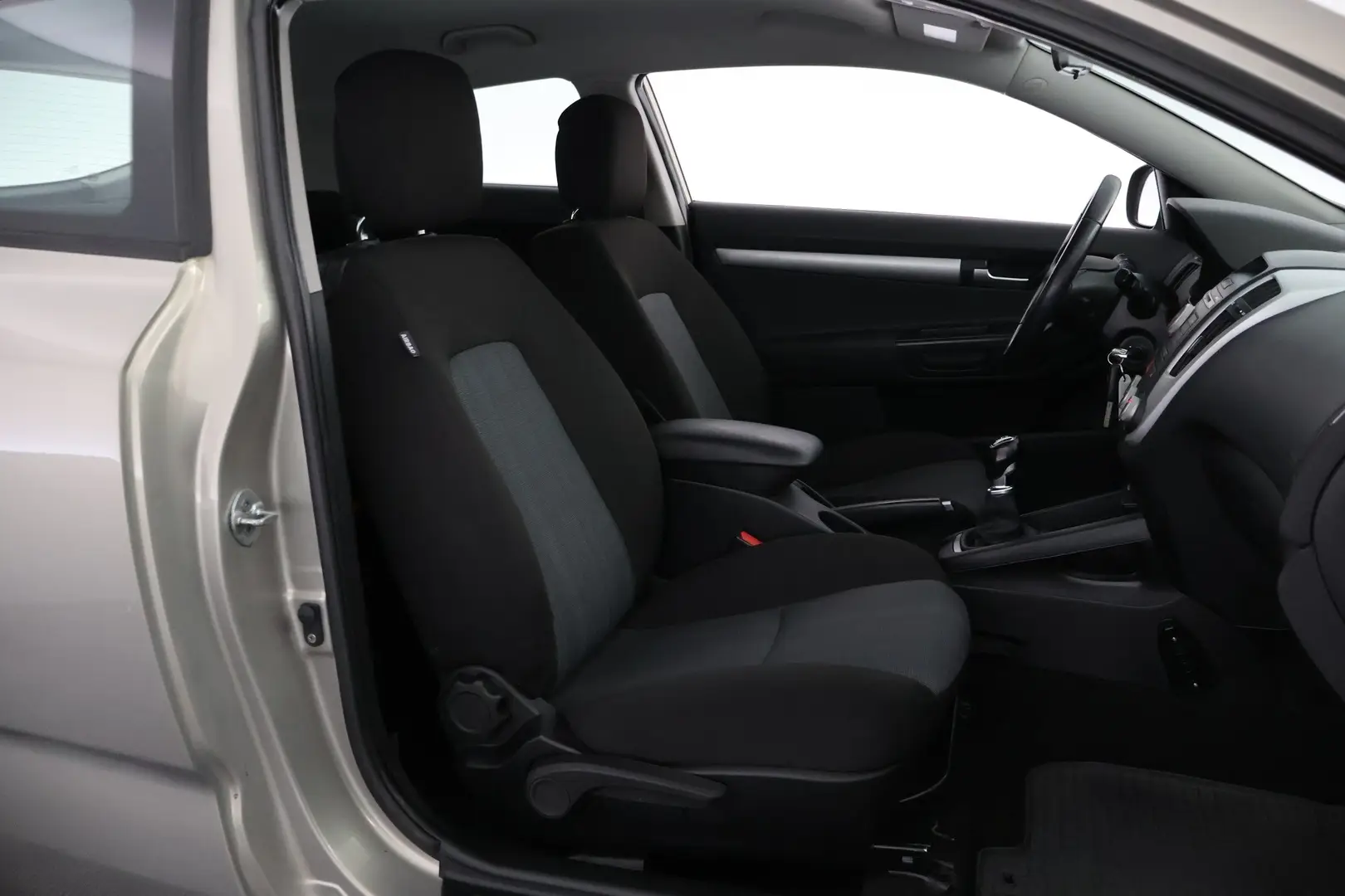 Car Image - 2J4d8lELZW06rYjNj1qARk