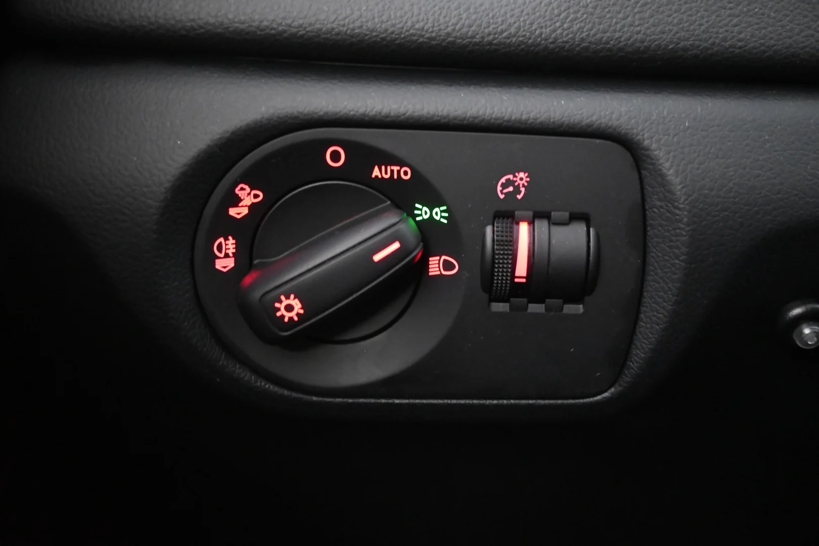 Car Image - 6KlK4TOLVBEYKd12w4mSz1