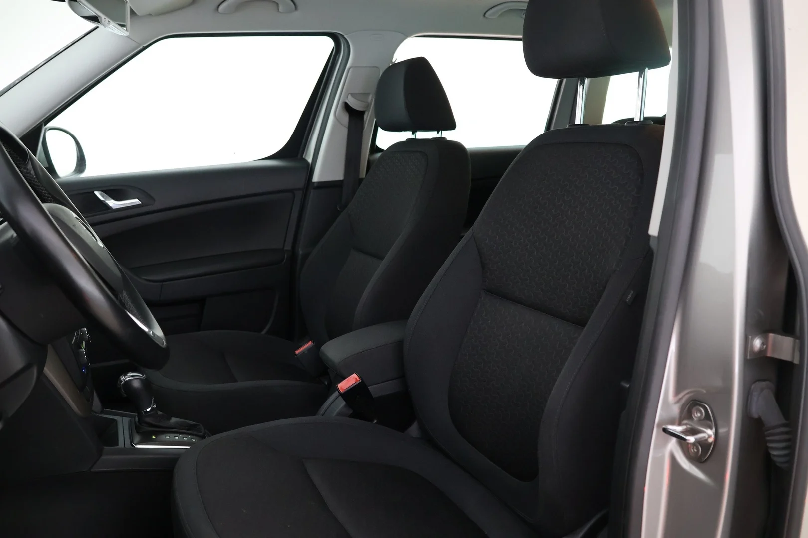 Car Image - 7Km6zw9jDYTQKeack71WeV