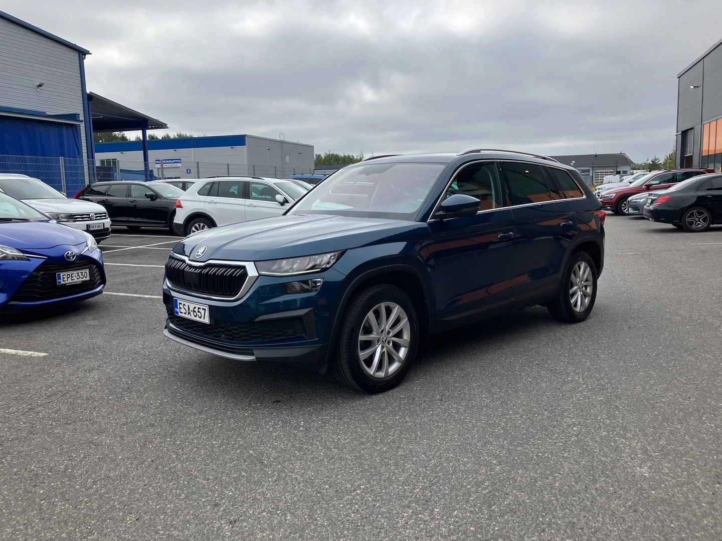 Car Image - FZcZmBvXsrdqV9vLdm3NM