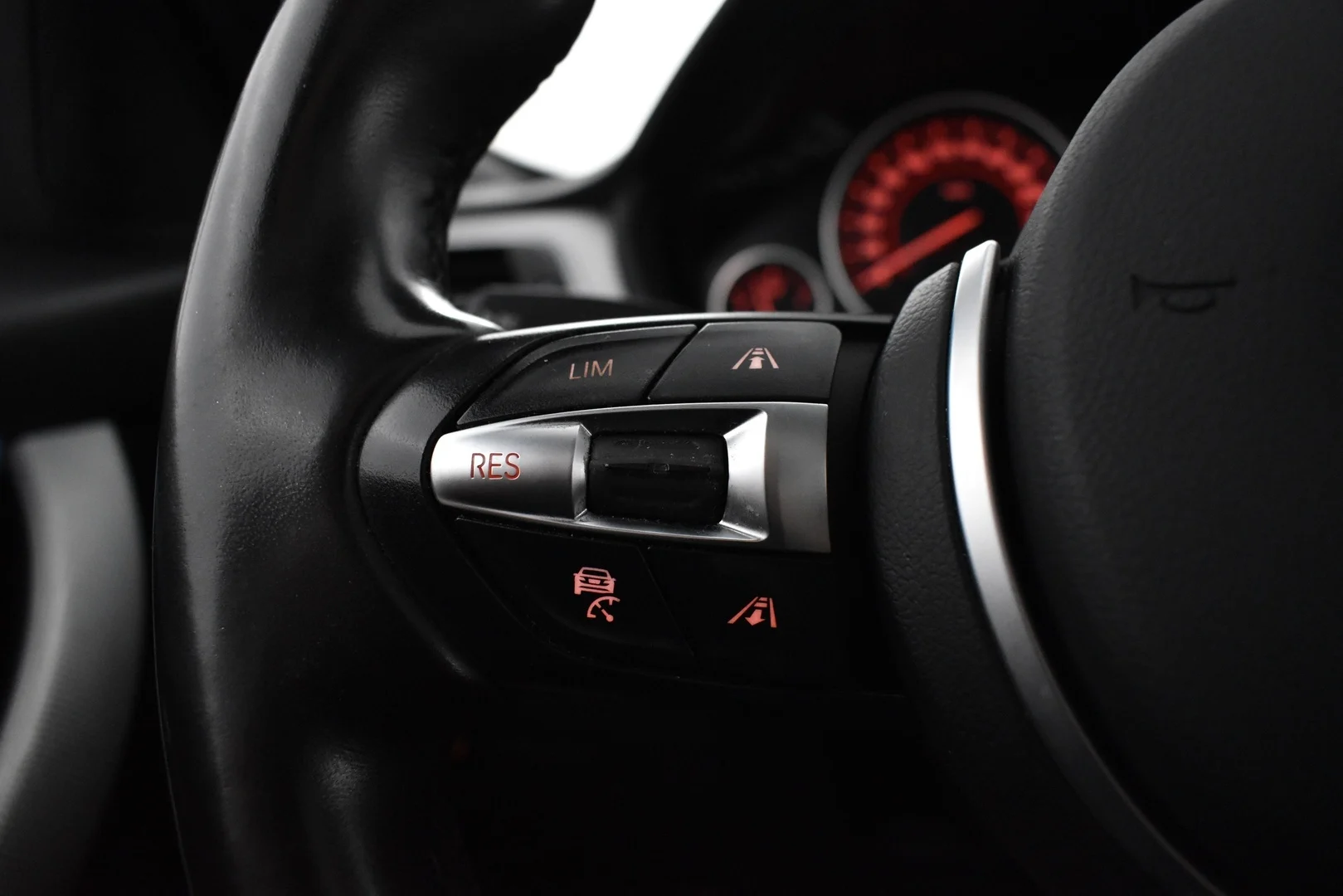 Car Image - 2JbHthMQphIXd1srjTPyvt