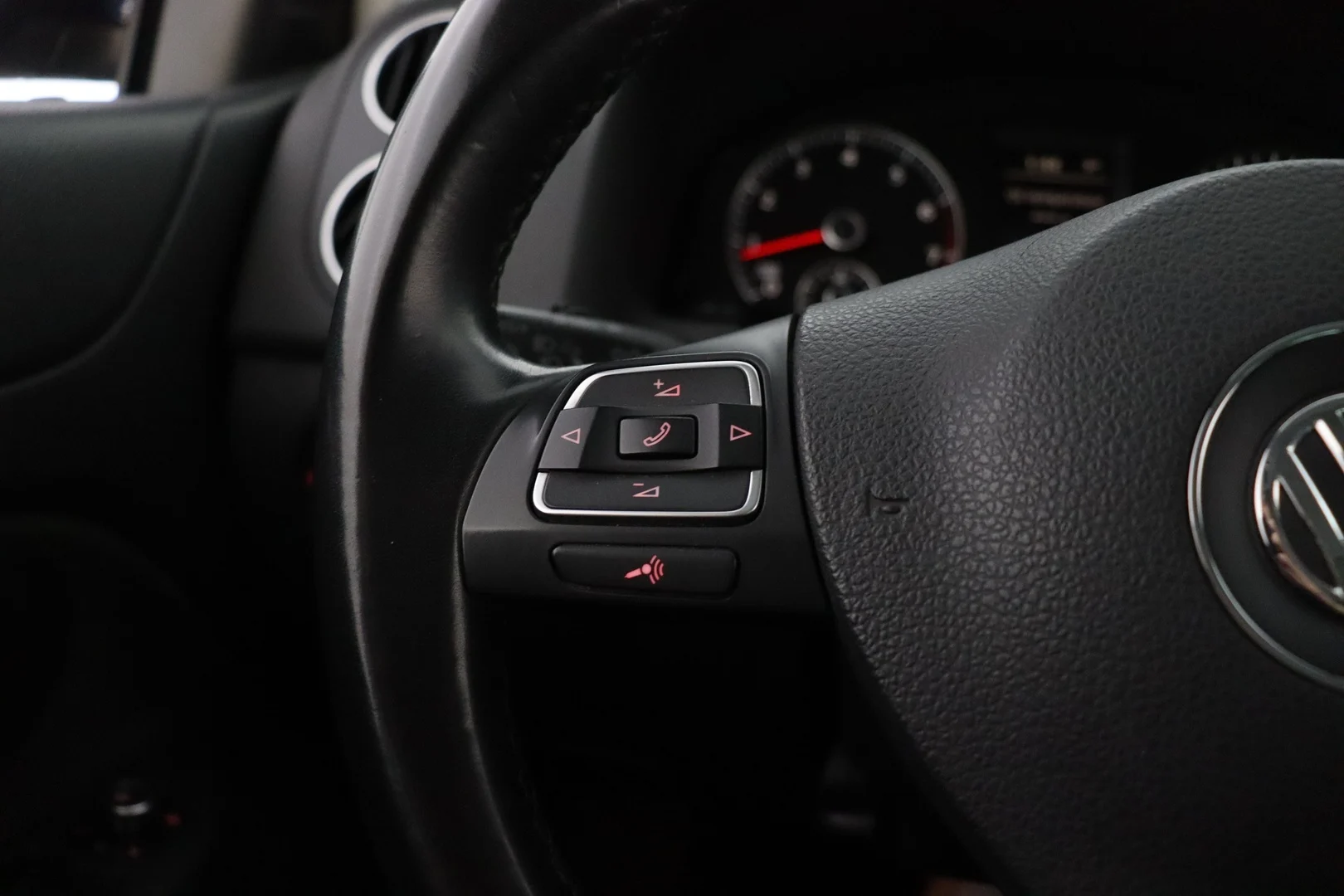 Car Image - 2HZKan1MwL33p7TlBYEJM7