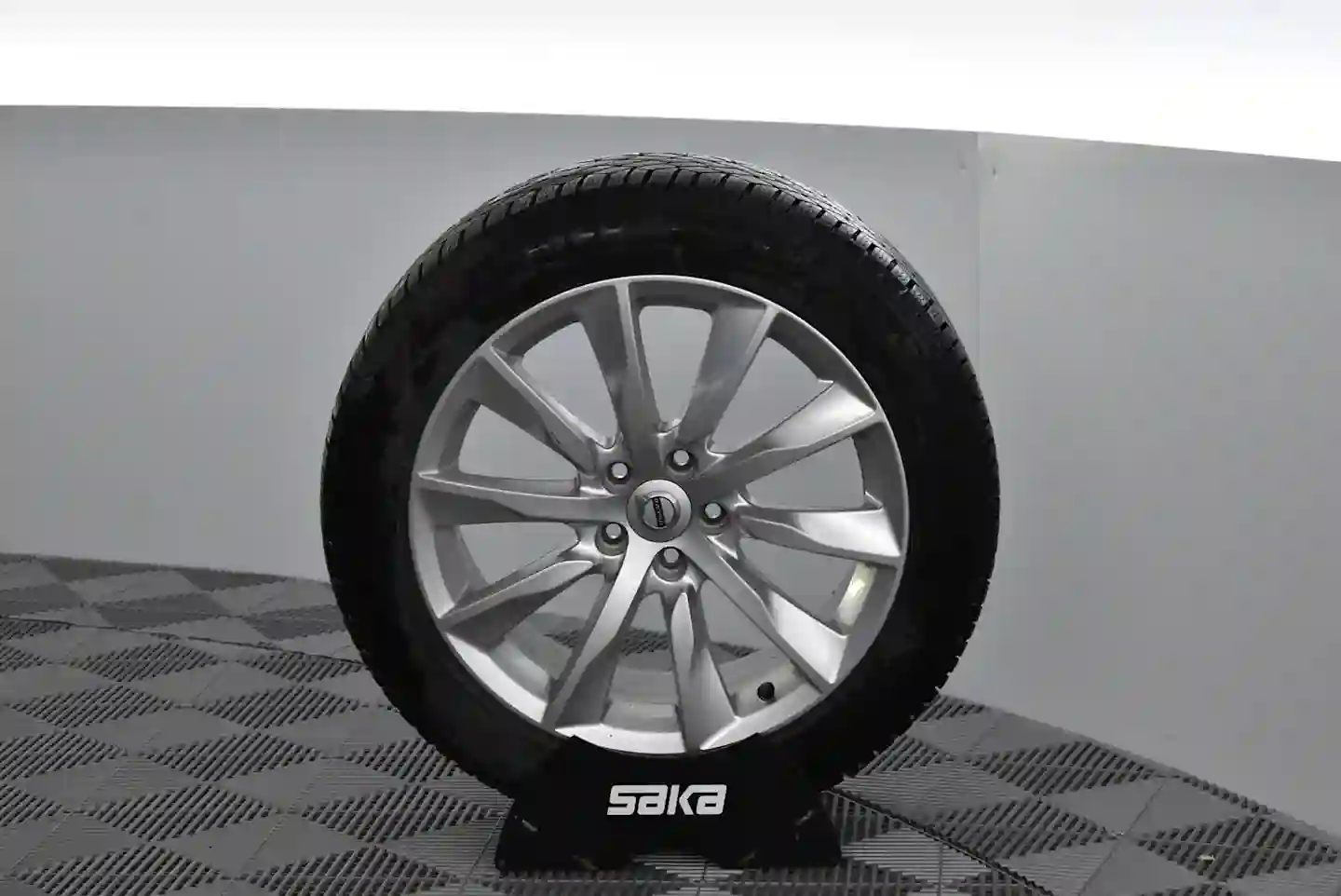 Car Image - 44kxJzRqzvbMQyrDeUxTIZ