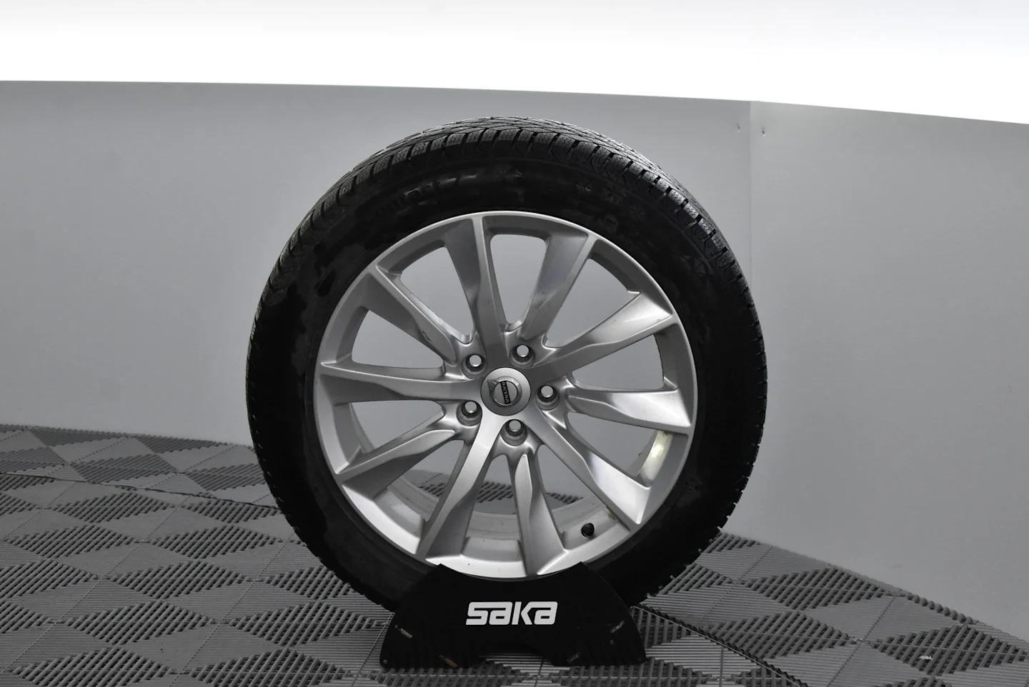 Car Image - 44kxJzRqzvbMQyrDeUxTIZ