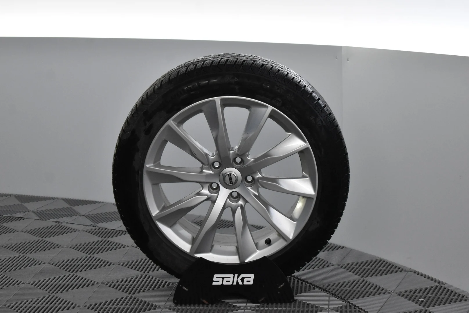 Car Image - 44kxJzRqzvbMQyrDeUxTIZ