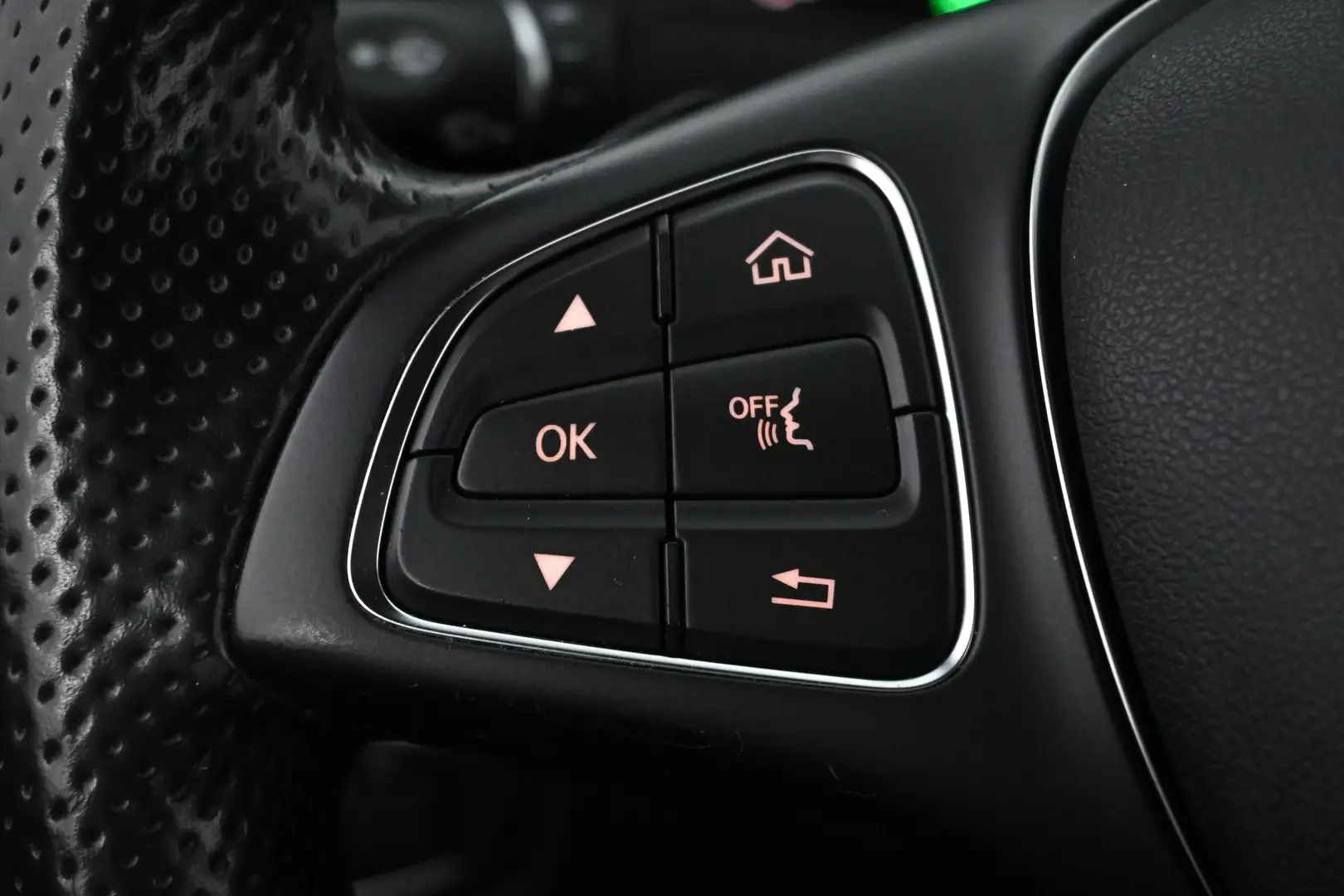 Car Image - 5KdSPVtsGTOZ0r18UIHOzo