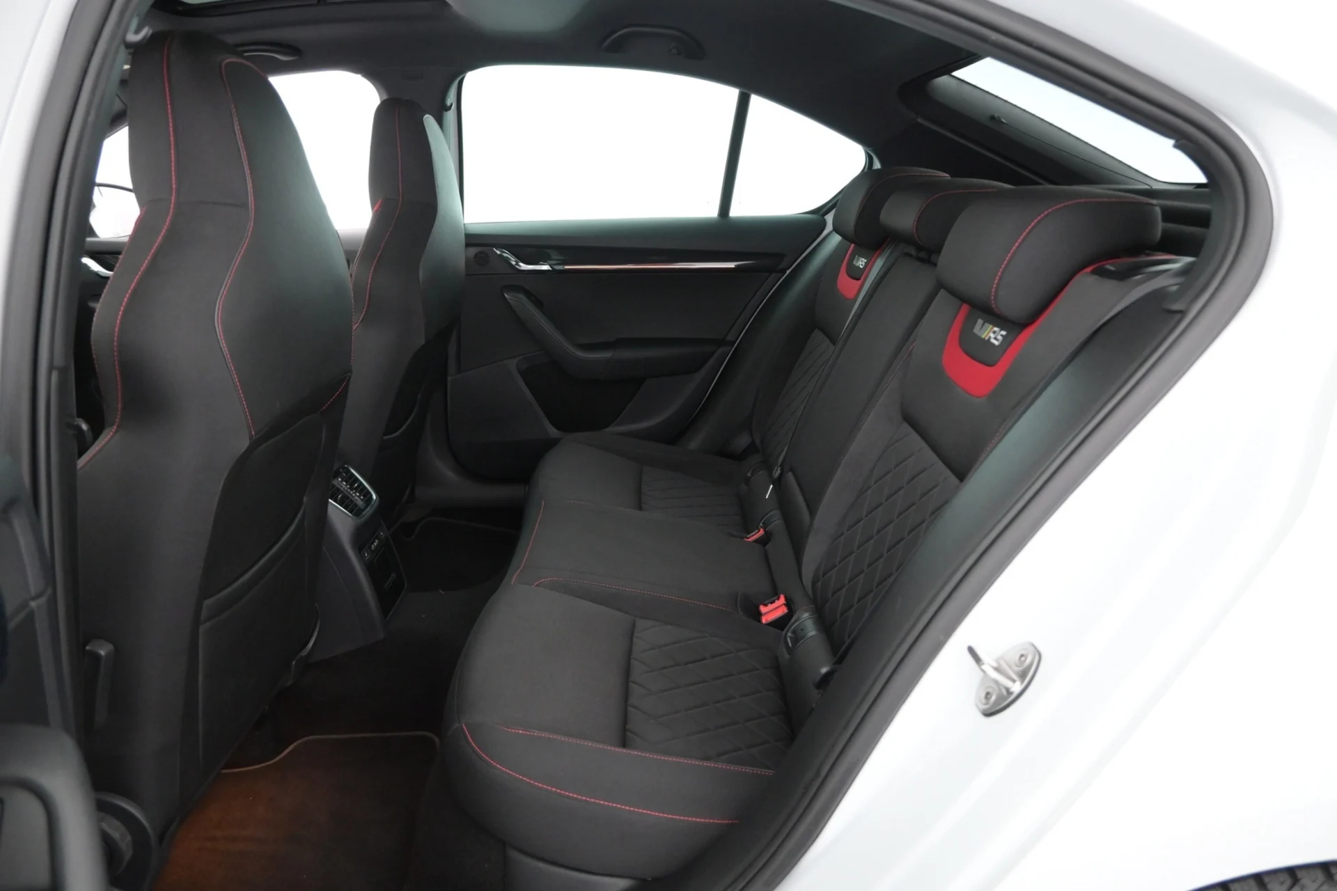 Car Image - 2i2iHQddnF7tcB31cFzRr3