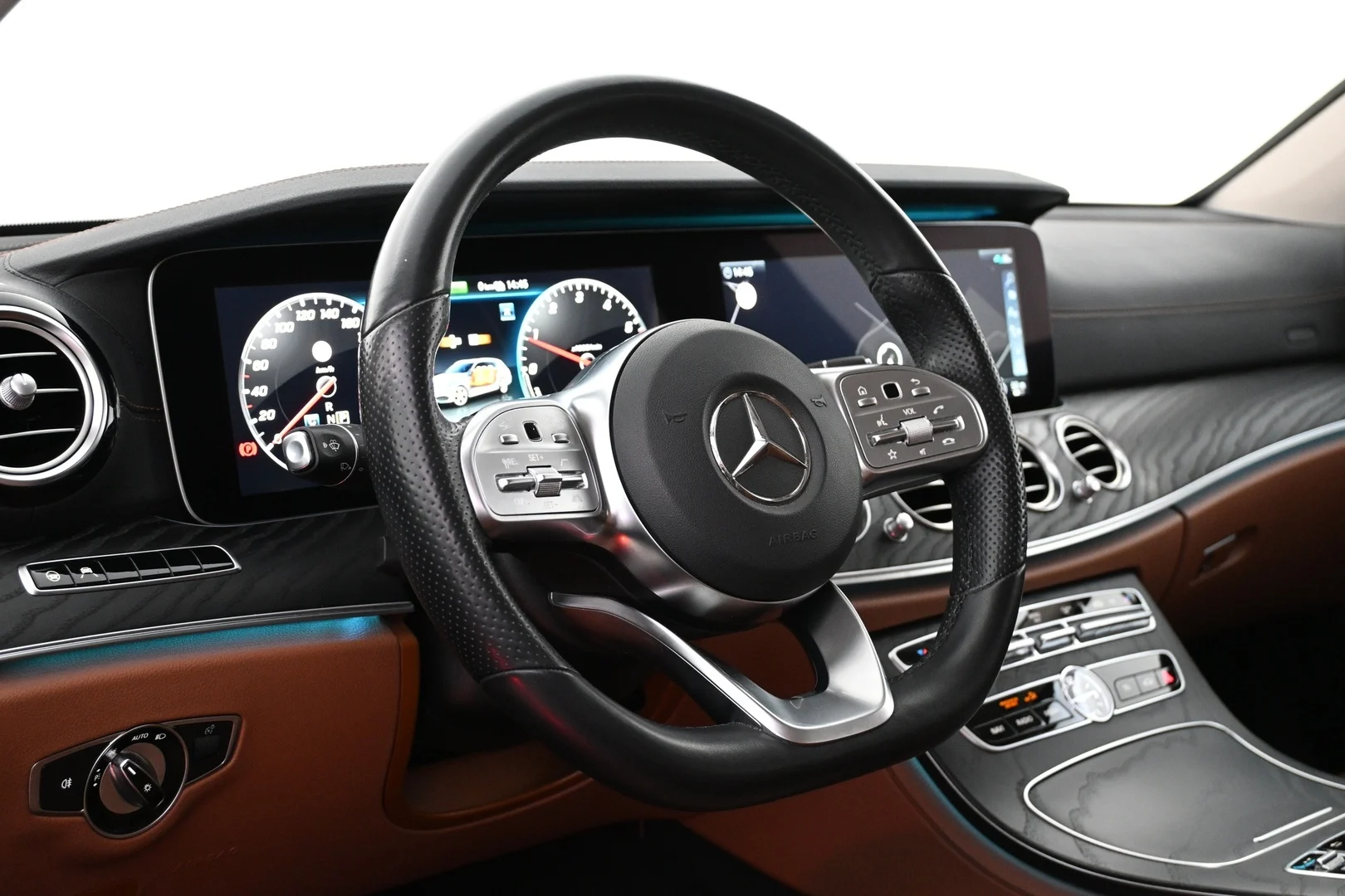 Car Image - 2beThZ2RBVbhfVoxBgBshF
