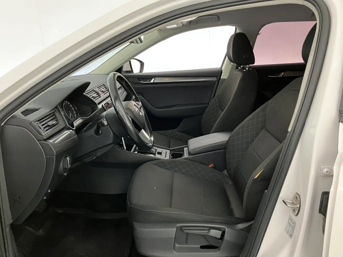 Car Image - 1GYt8zCfA90vLSVuf6sAfk