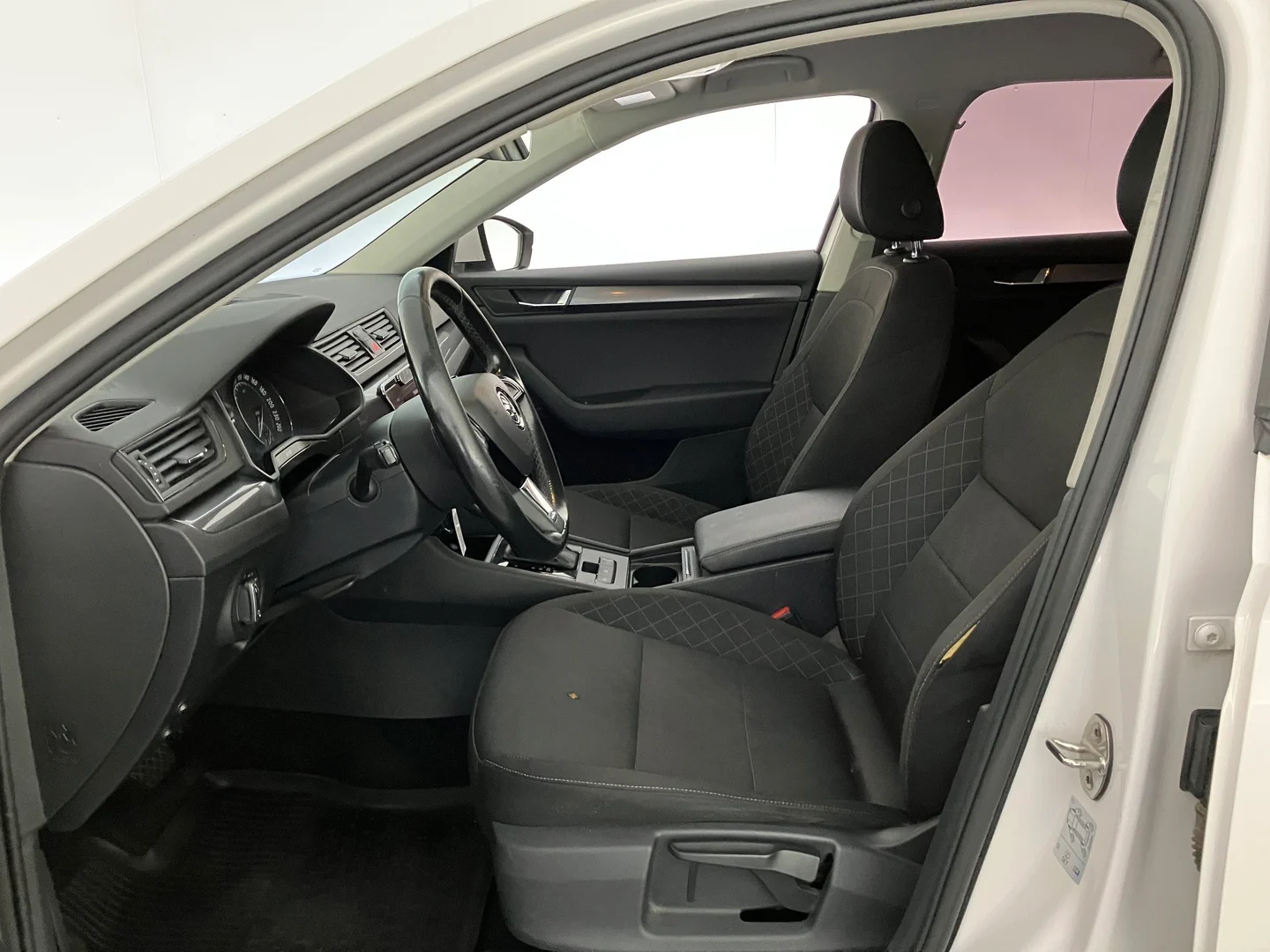 Car Image - 1GYt8zCfA90vLSVuf6sAfk
