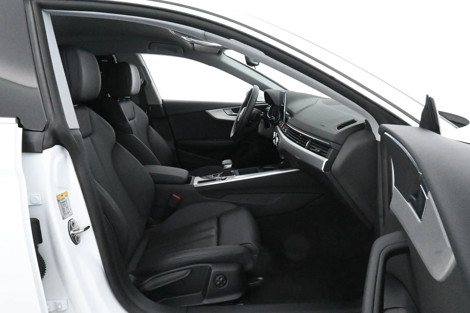 Car Image - CyON9JVkT6UArbJUaSfIK
