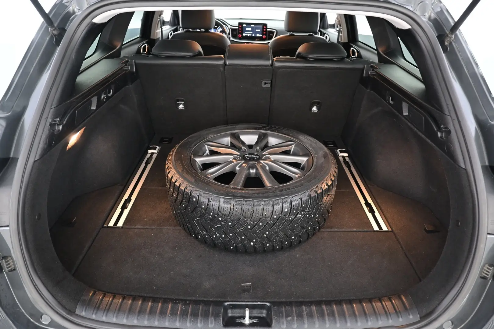Car Image - 3KH5LOKrRfV4wihZgL7OrE