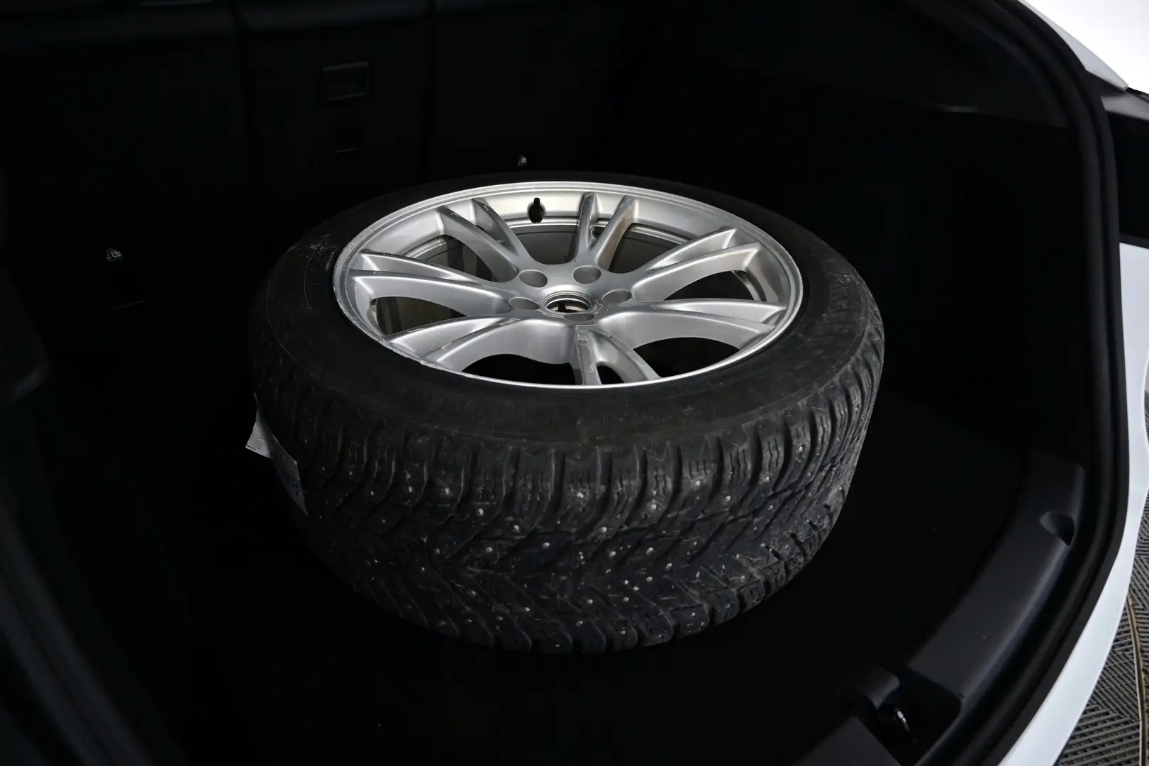 Car Image - 1zcMEO5ayBvrl3lzVSwXxY