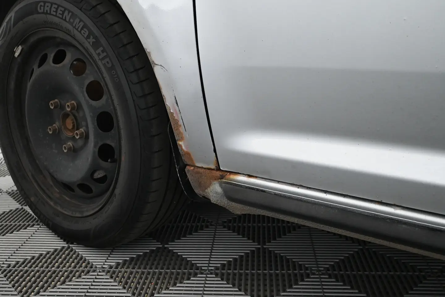 Car Image - 24NmHhuesj7T4FpWhgPRqR