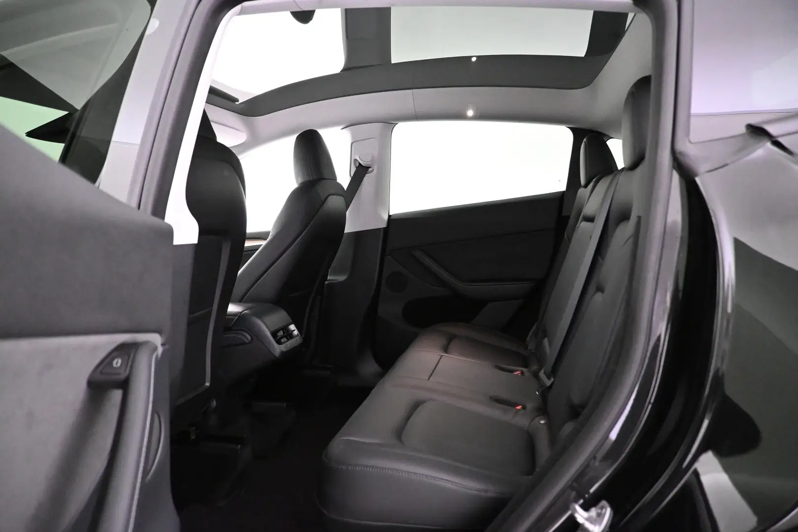 Car Image - YeU7dgEpor418BgxNPAI9