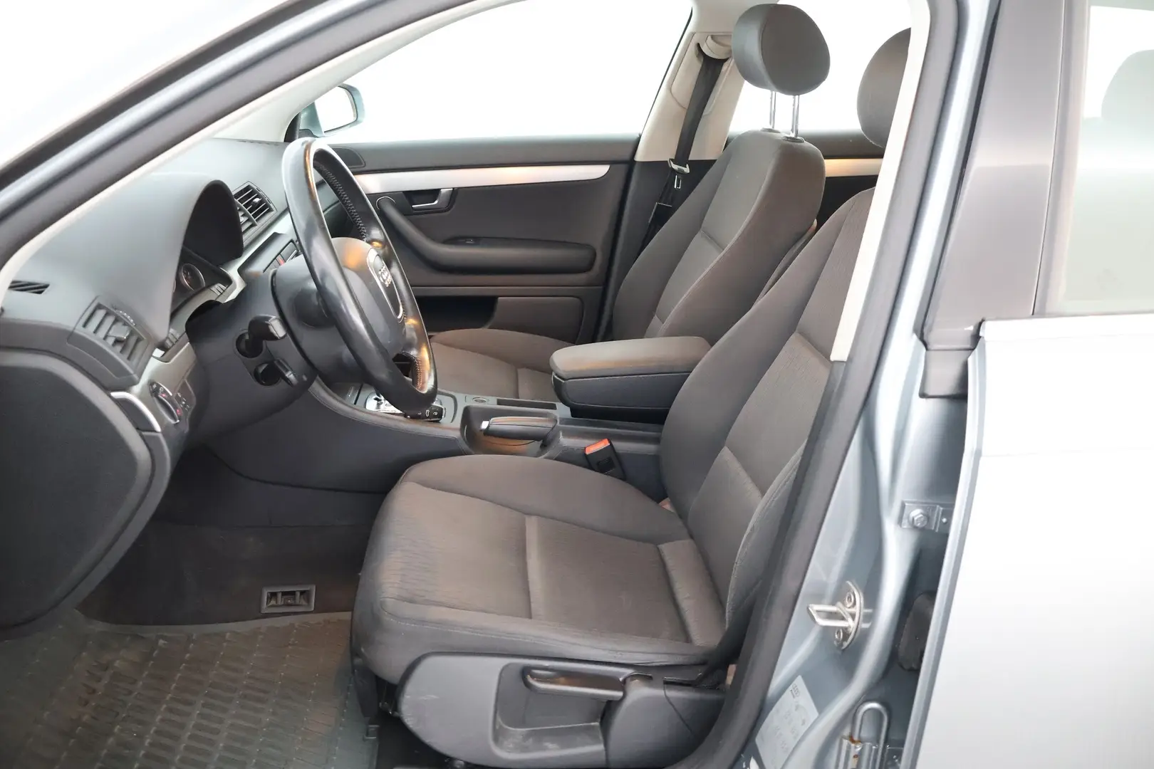 Car Image - 2caW5erBY8oqoDnM0Adt06
