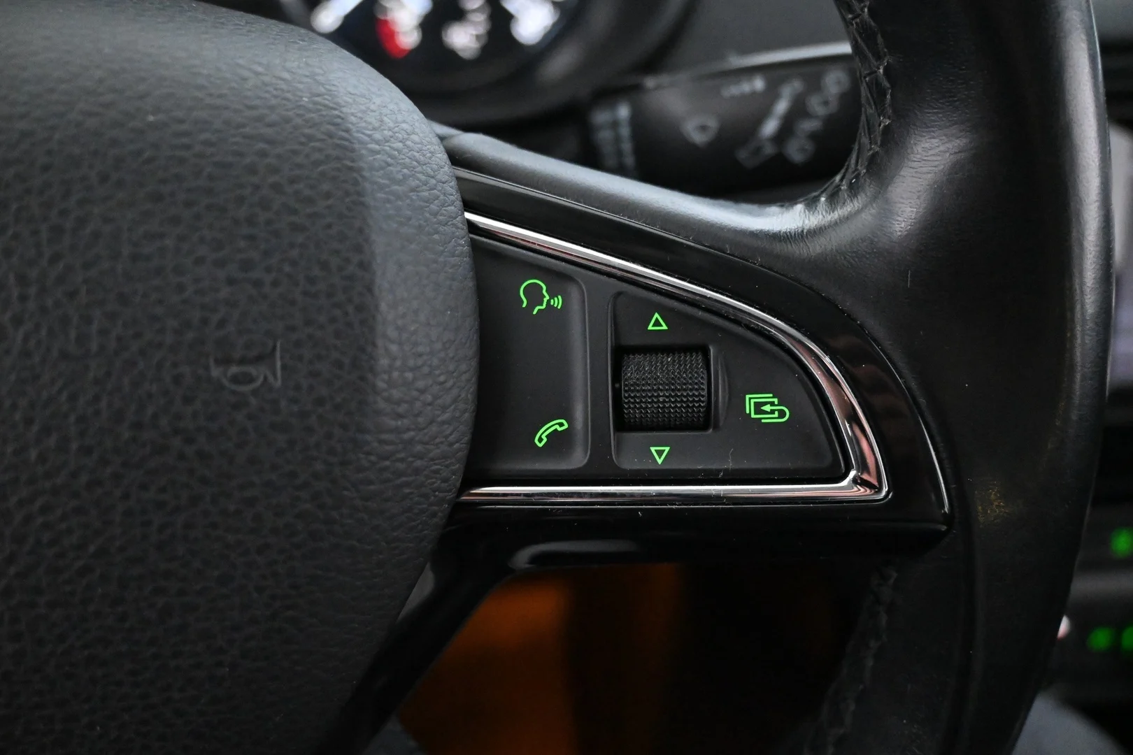 Car Image - ydANVvr6cM0lLGo5aFt07