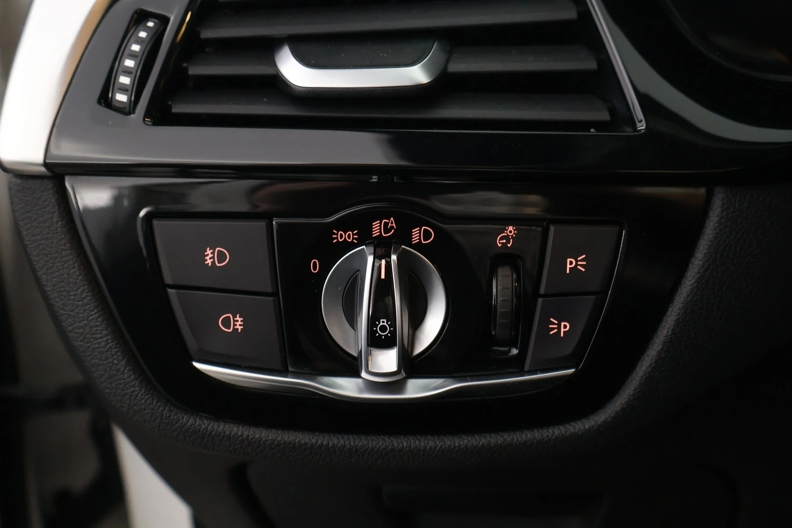 Car Image - 3DmOA0bsZYt5keZviipcvn