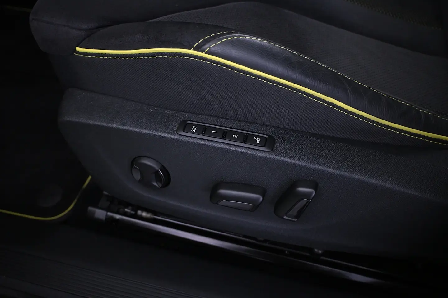 Car Image - 012xju1q0ZqMcLCweAMiKZ