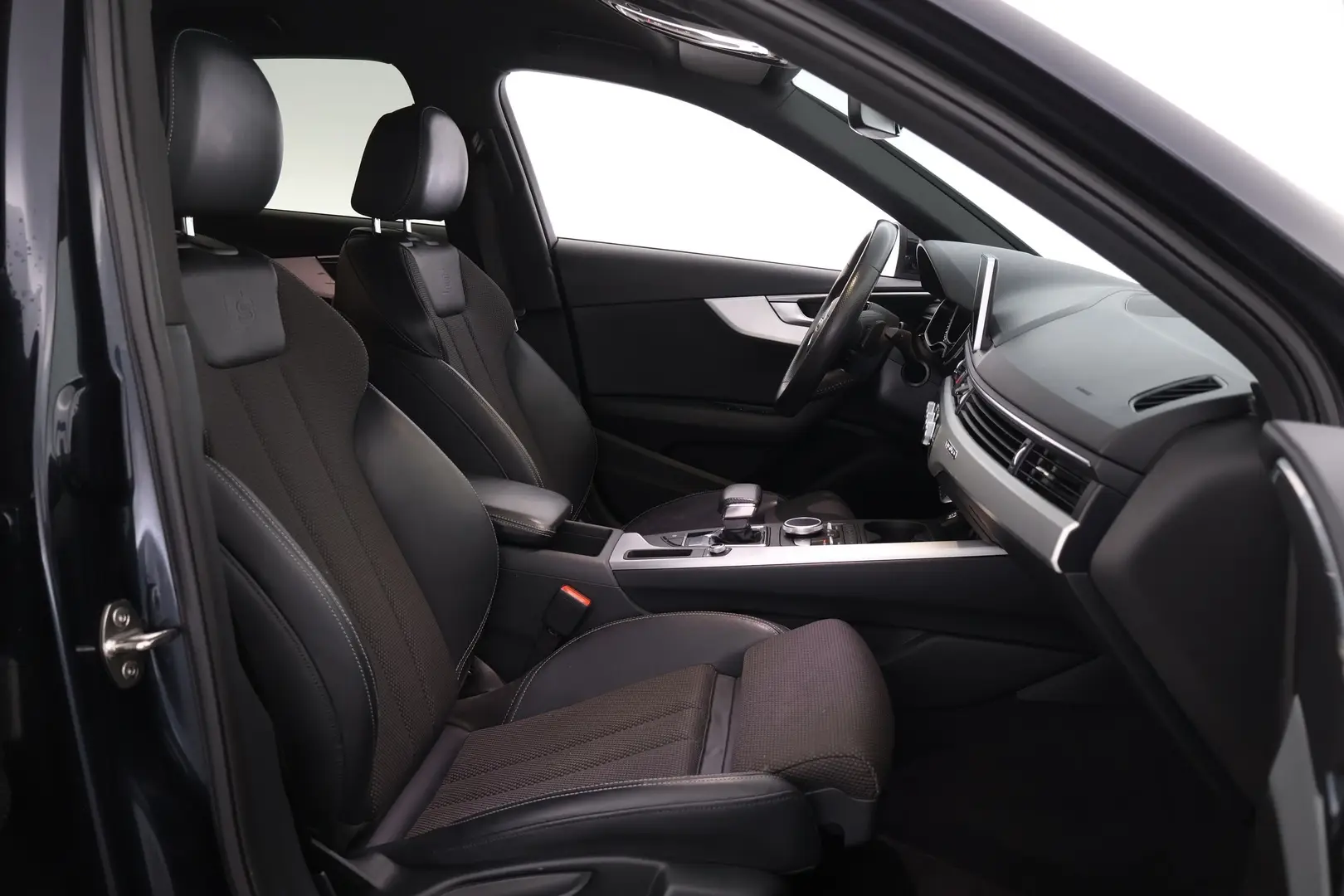 Car Image - 30ww6dfrPnKHOVl7iO23ed