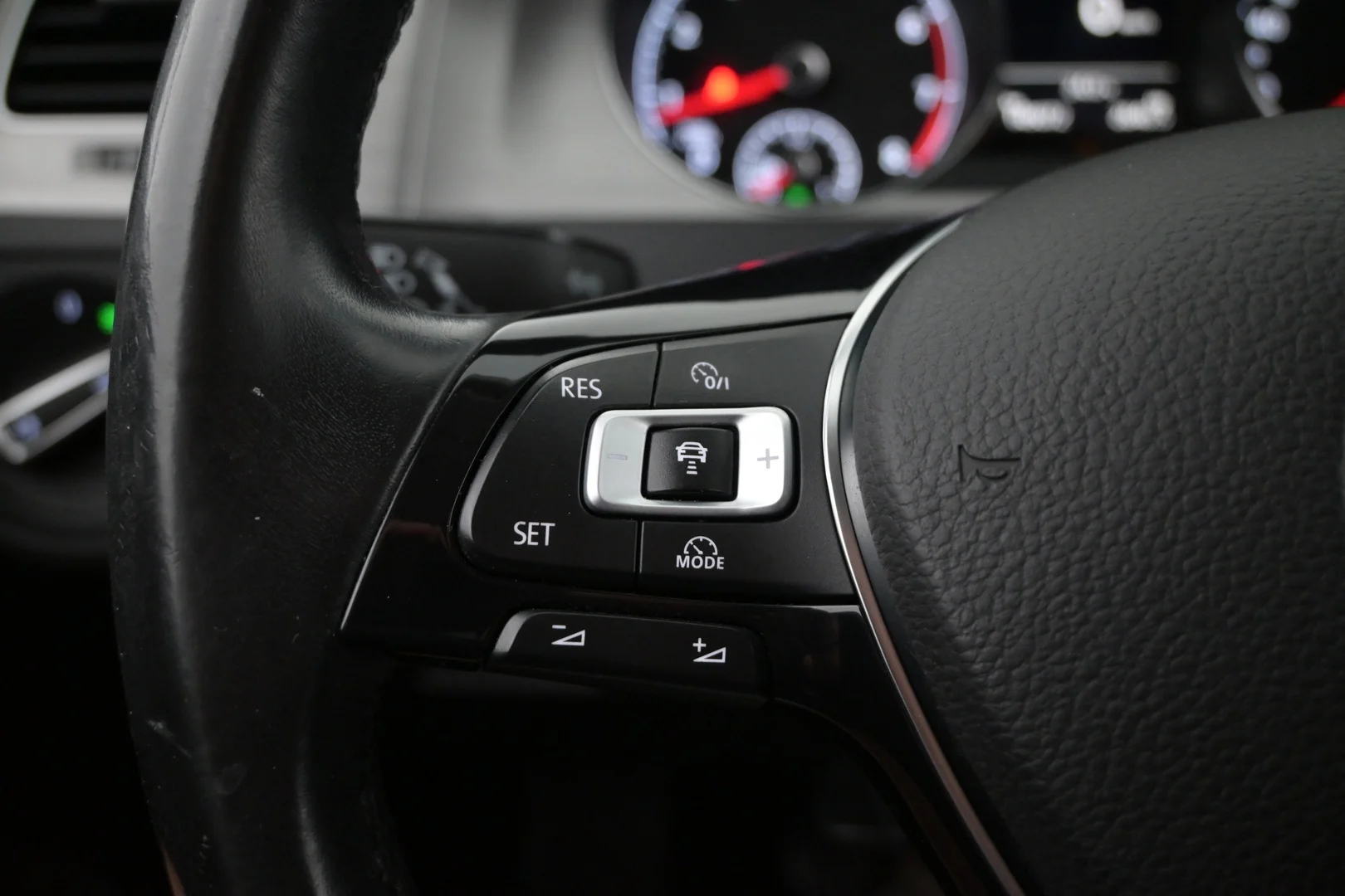 Car Image - 5cBbiYOCUp0A7VdWyXnrcr