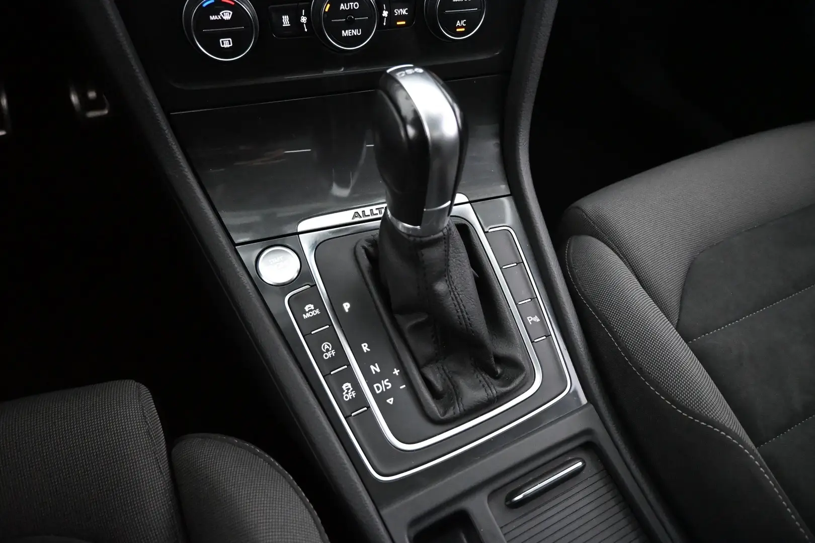 Car Image - 2Ci1aFuzDrb0JZcwJqEgKF
