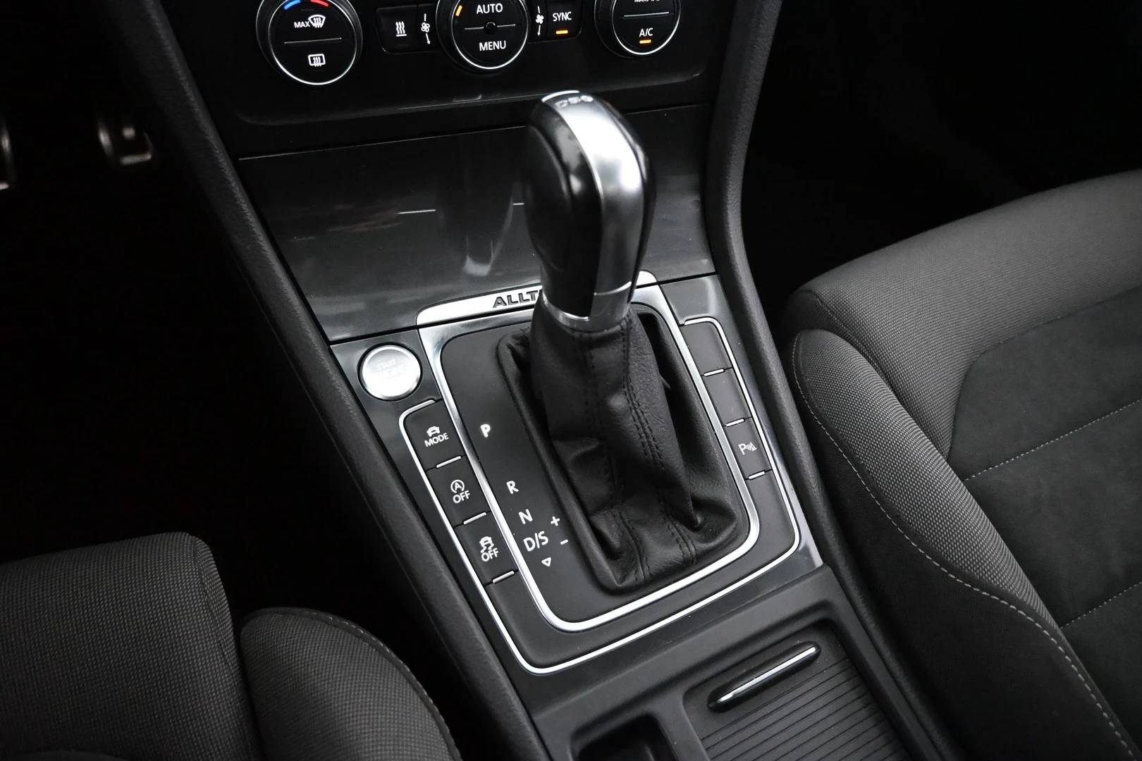 Car Image - 2Ci1aFuzDrb0JZcwJqEgKF