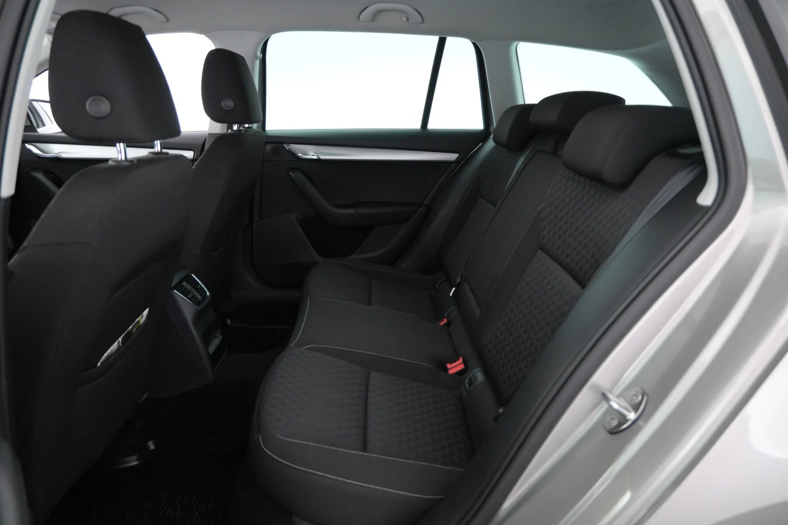 Car Image - 5zYbDNDDCzCe2qiX7MGo1Y