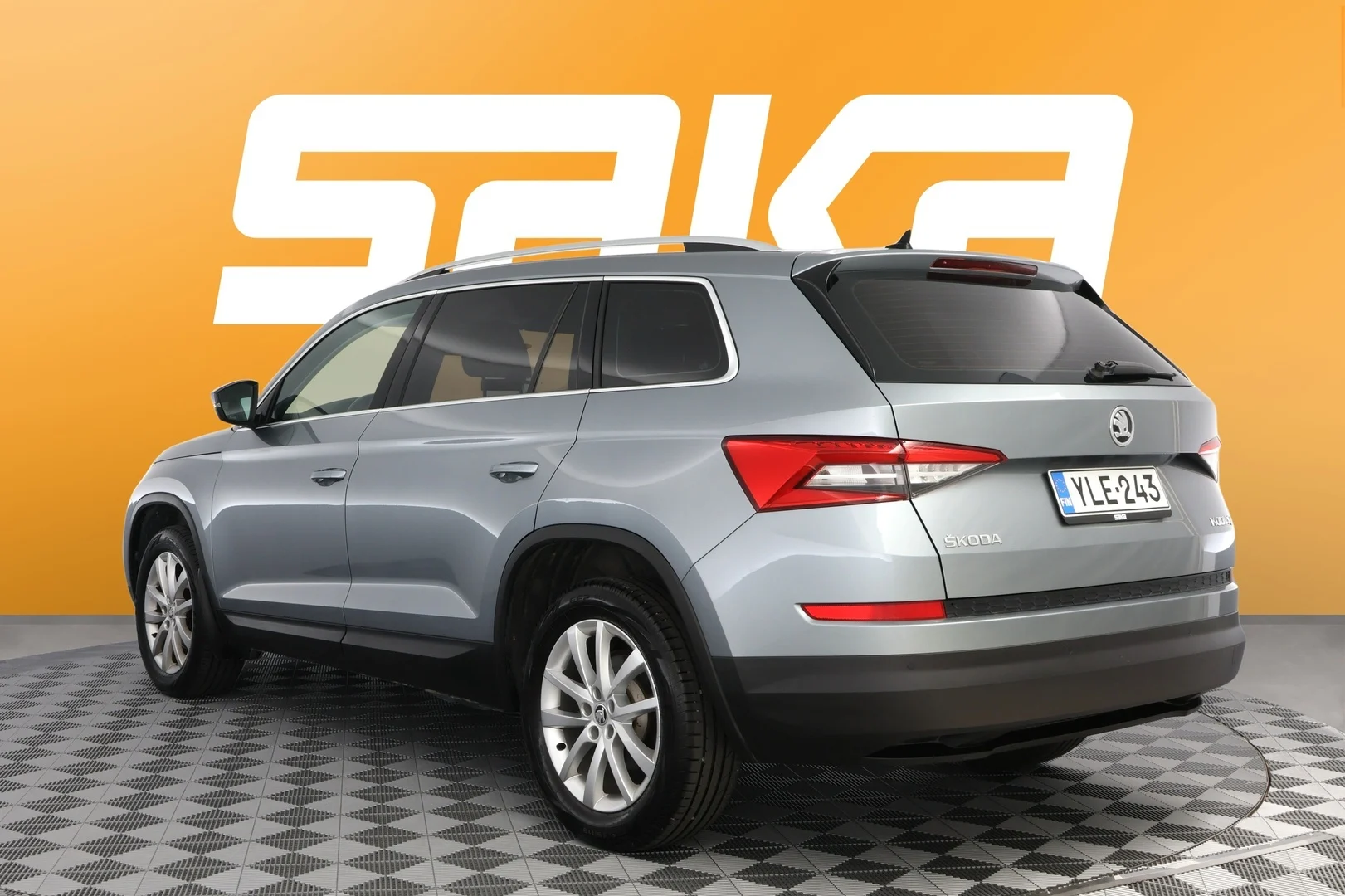 Car Image - 6RZdYRiFbbuujyuKIgj25Y
