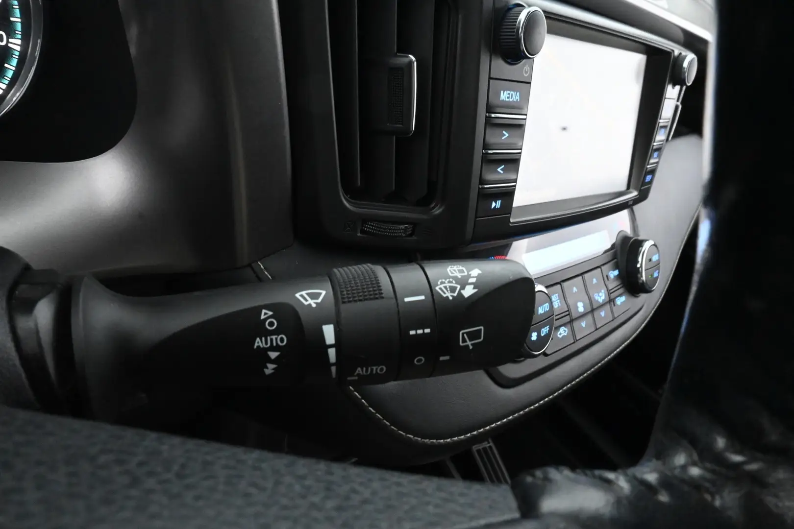 Car Image - 3R9uQyrhiu89yYY1yDeiW4