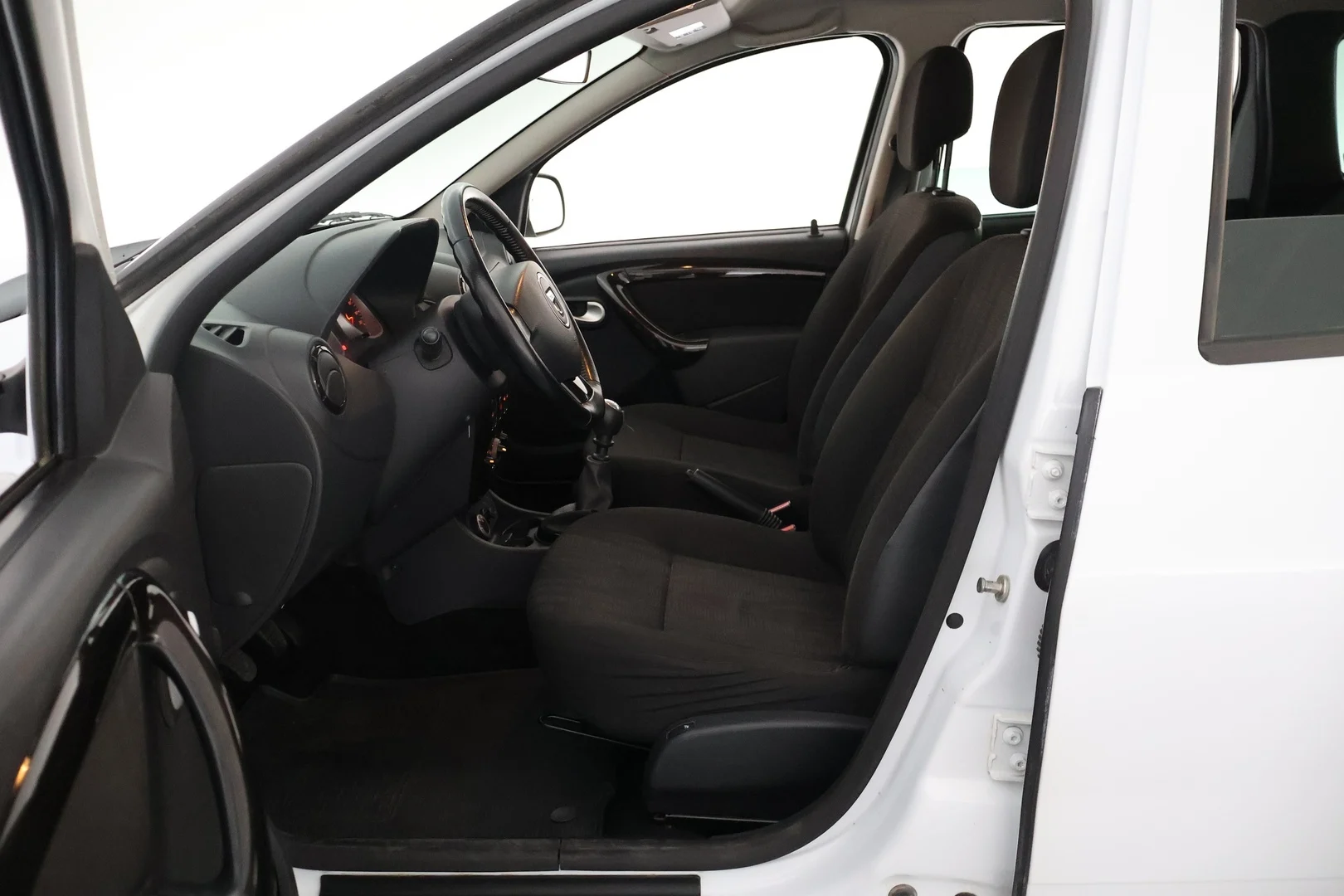 Car Image - CnXe0pq6DG8DyMIPfkCna