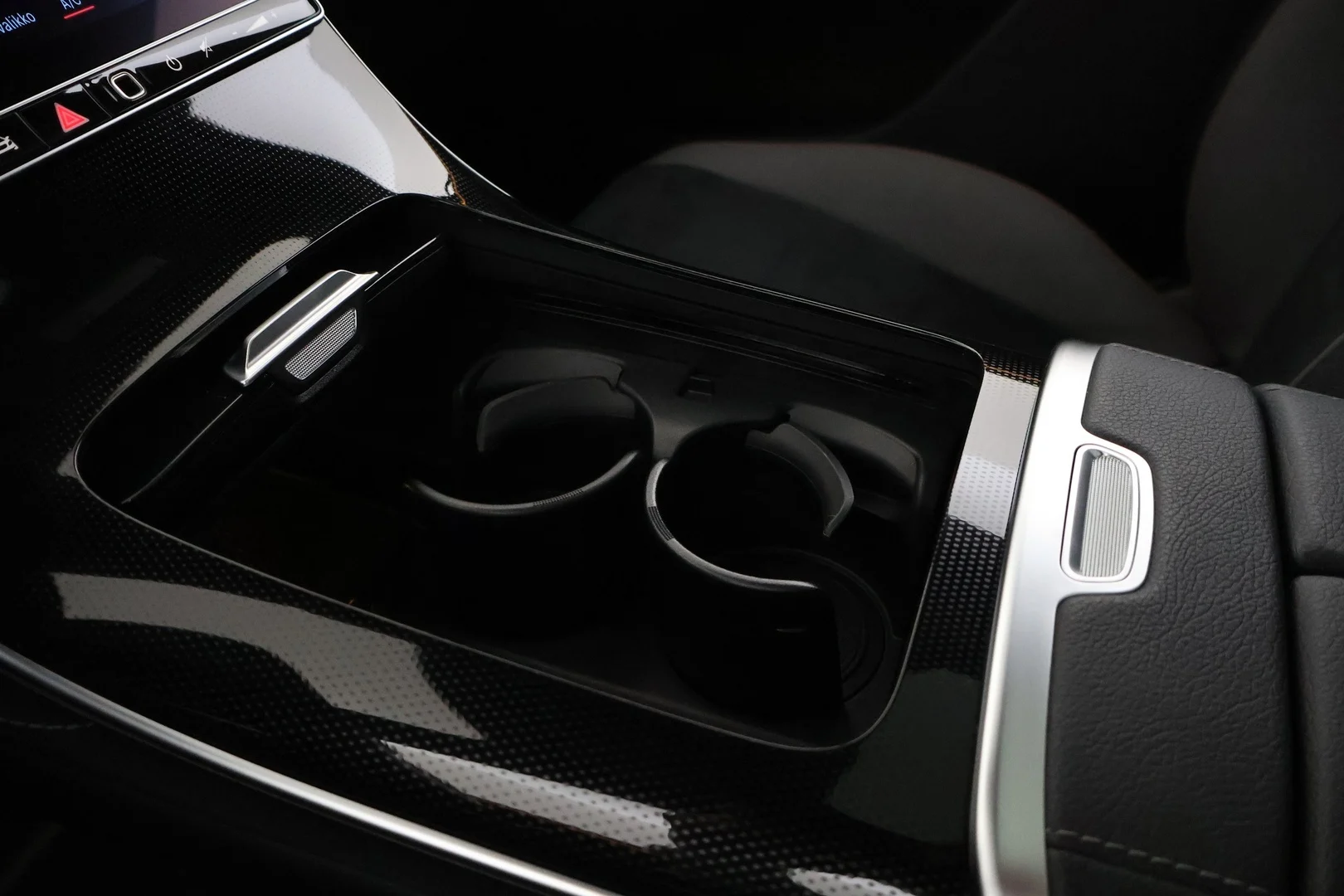 Car Image - S4fRR5XwsjANLWshlBZy6