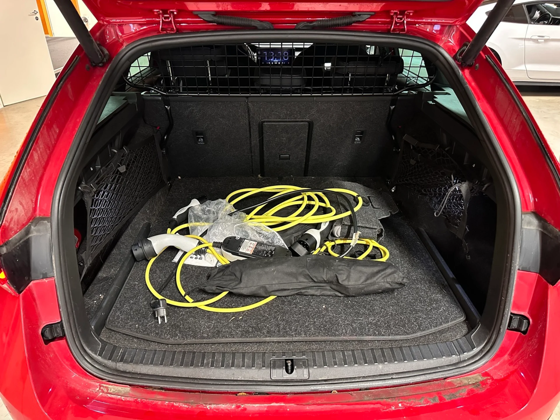 Car Image - 5pjcyyT5xoudpISLSug44V