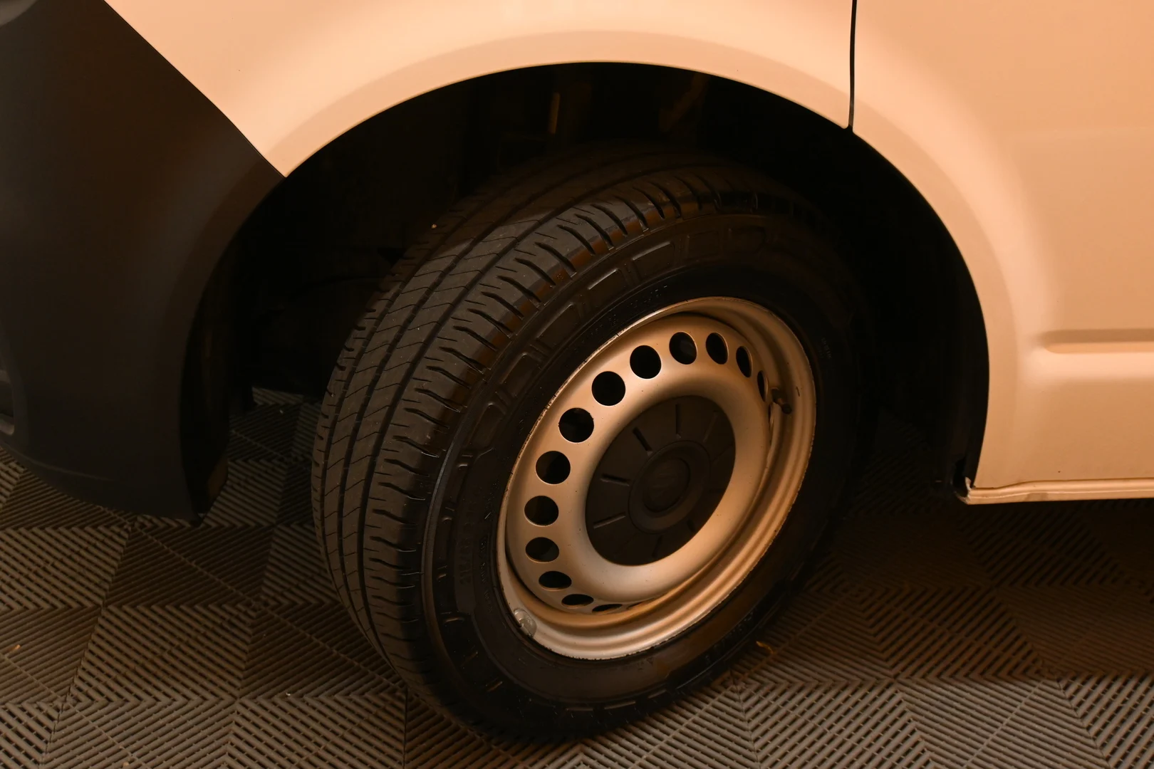 Car Image - 42jgBIp54O1vcE7ljEusSk