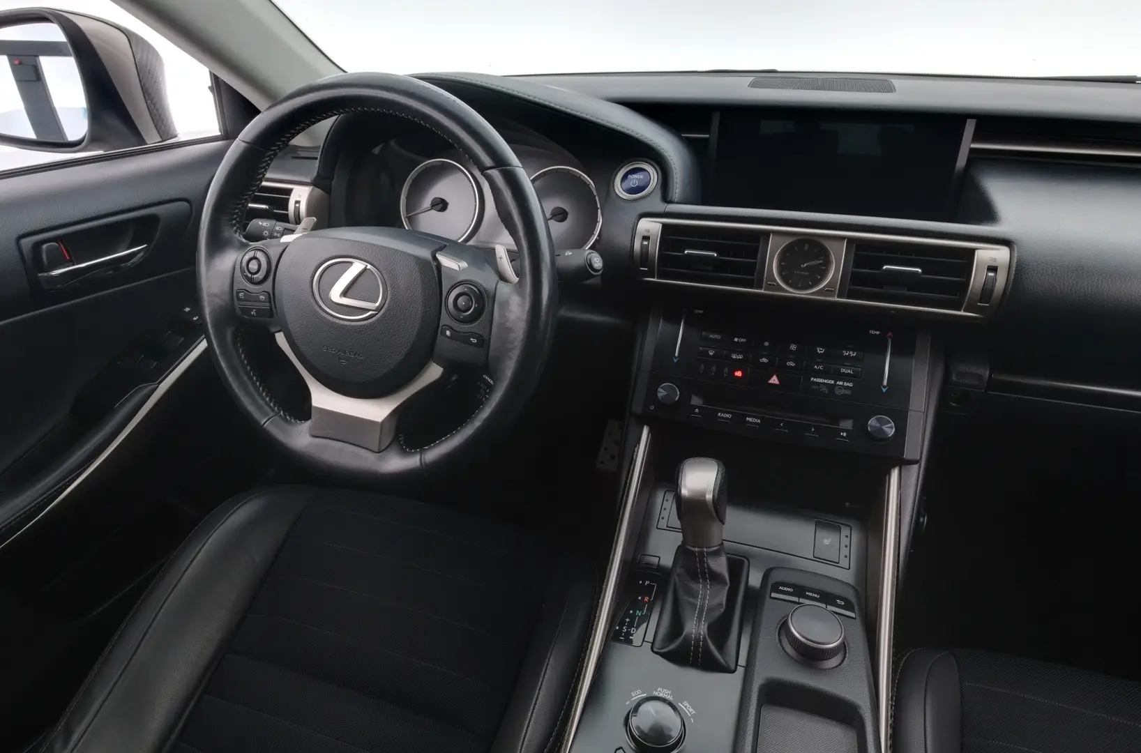 Car Image - 4lfQB3mO3gS1PAb1aFEYYR