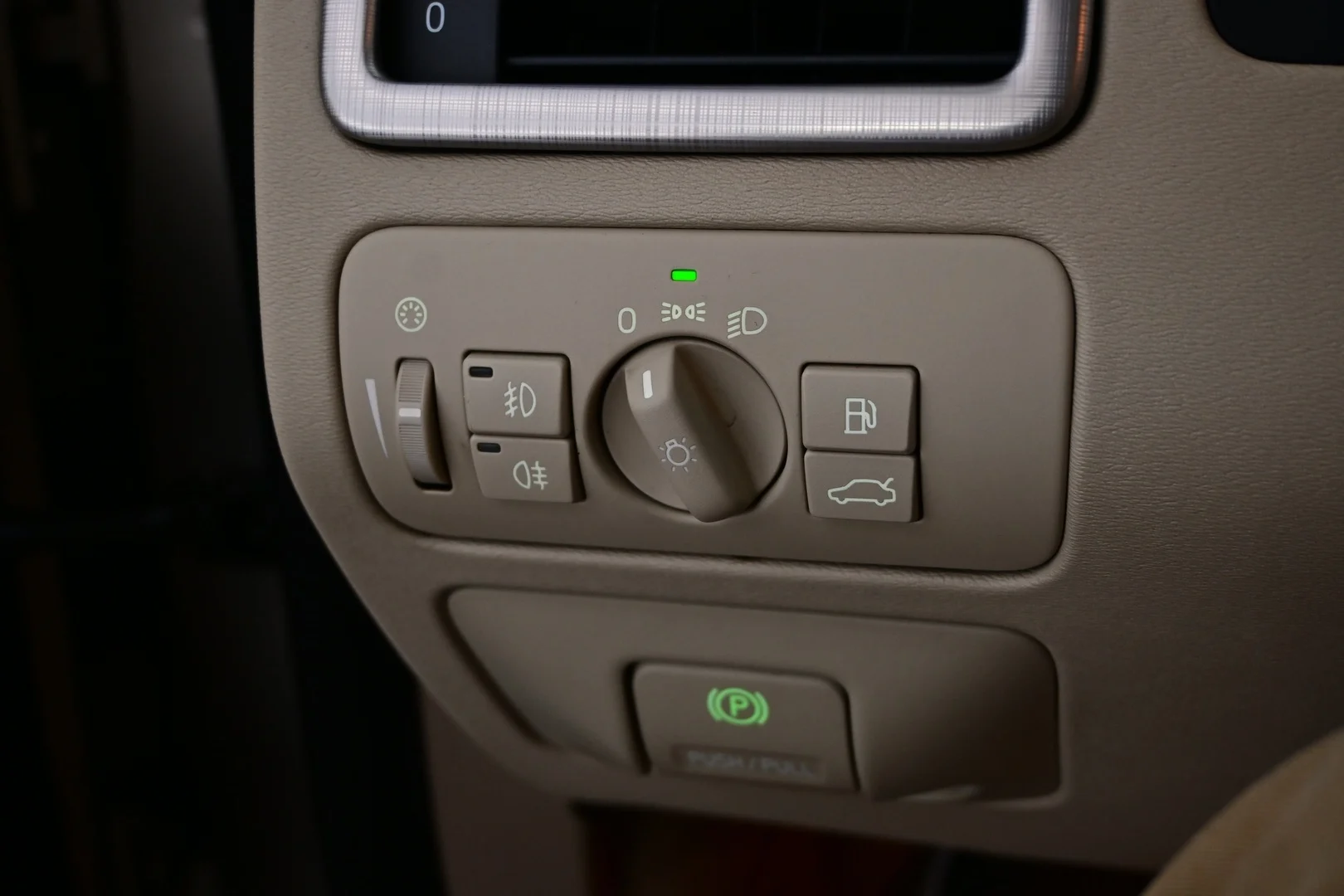 Car Image - 4JgrgkZkIUKN1Xr8v4jMrY