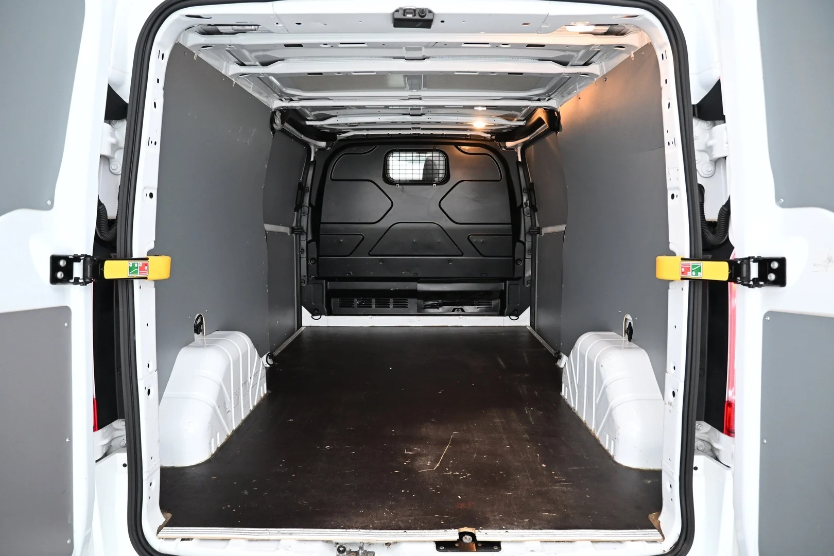 Car Image - 2NfKCSR5GGfDW5wBDlSYTE